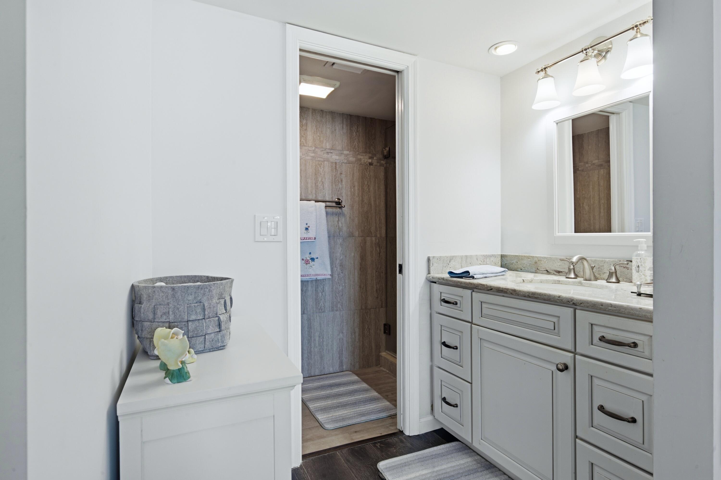 PARADISE HARBOUR CONDO - Residential