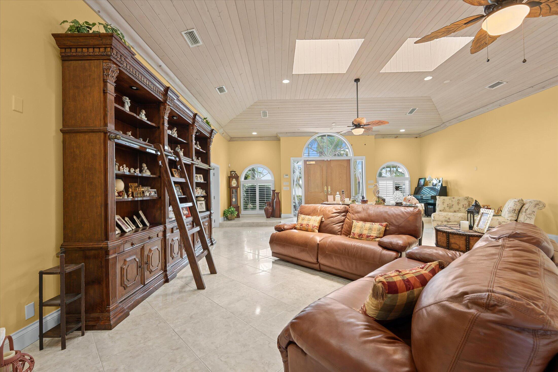LIGHTHOUSE POINT ESTATES - Residential