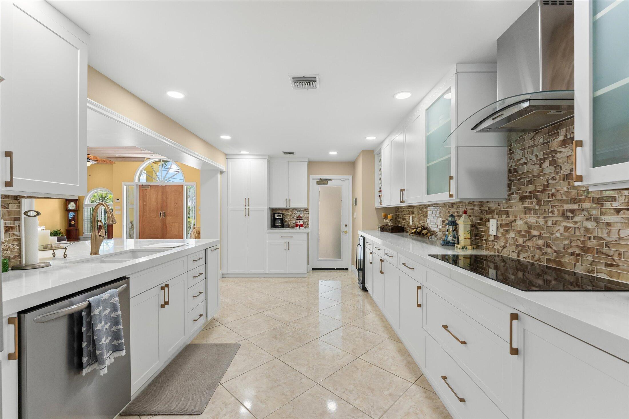 LIGHTHOUSE POINT ESTATES - Residential