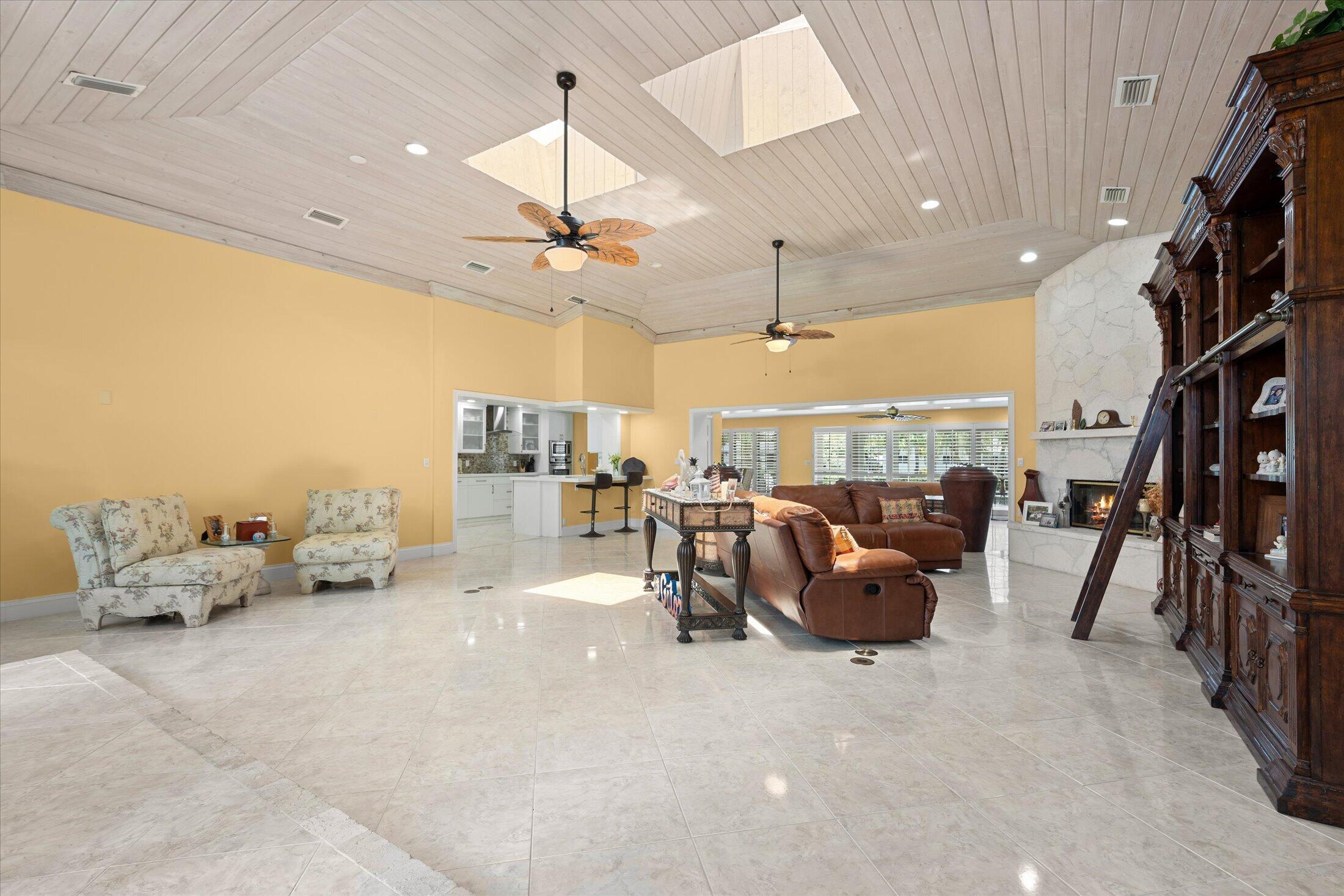 LIGHTHOUSE POINT ESTATES - Residential