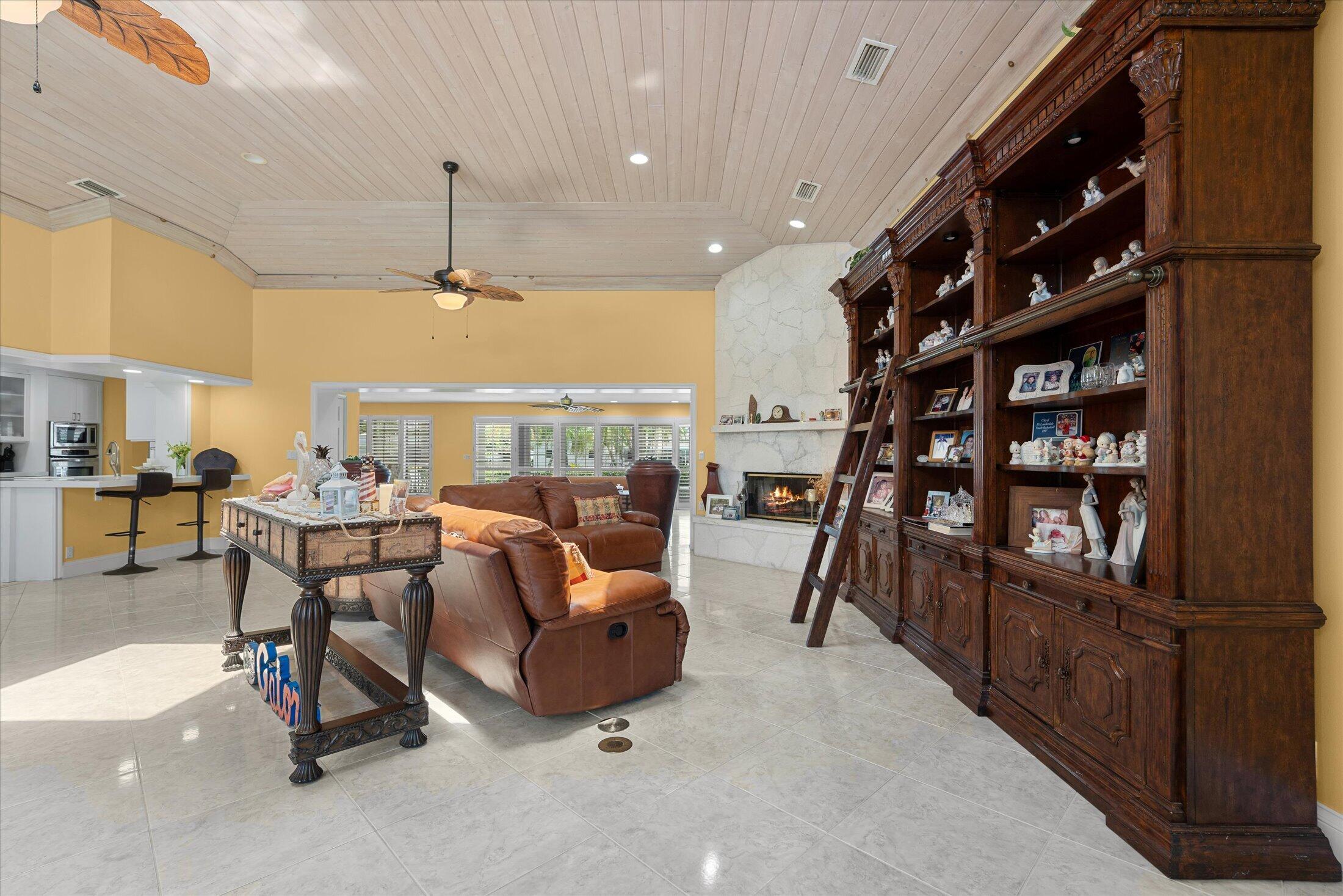 LIGHTHOUSE POINT ESTATES - Residential