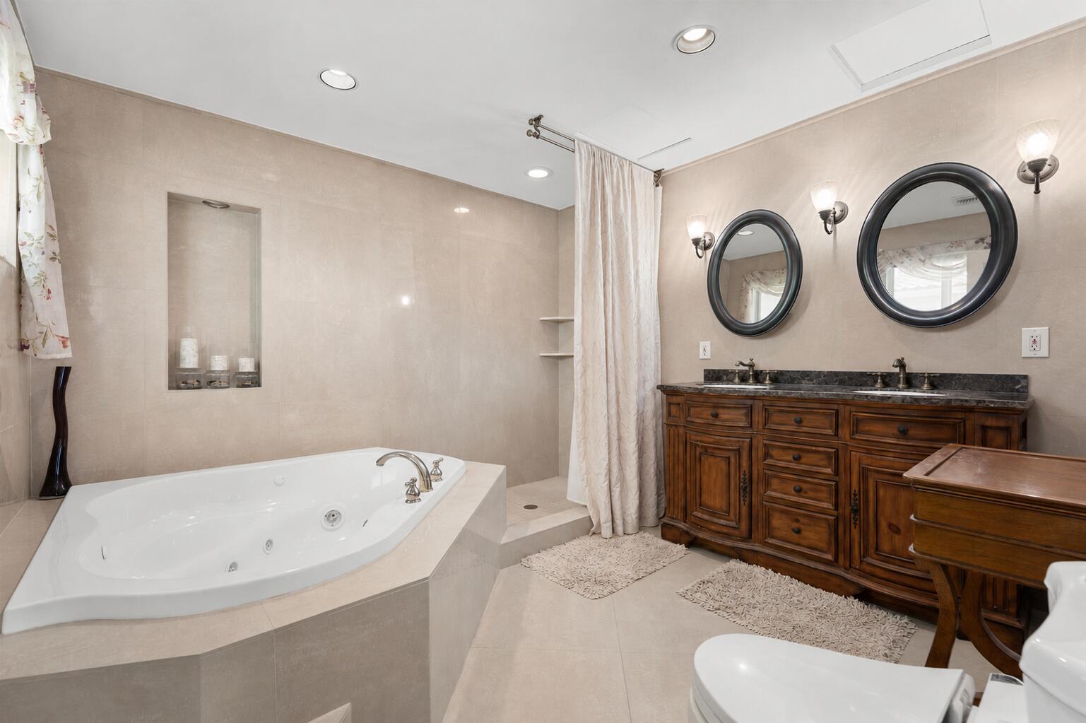 LIGHTHOUSE POINT ESTATES - Residential