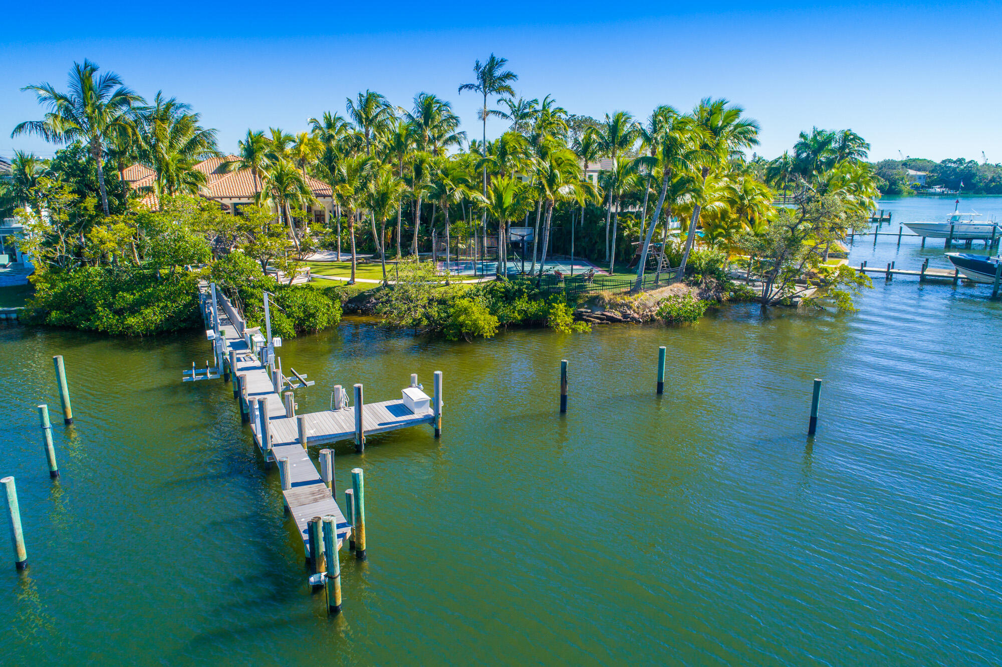 RIVERSIDE ON THE LOXAHATCHEE - Residential