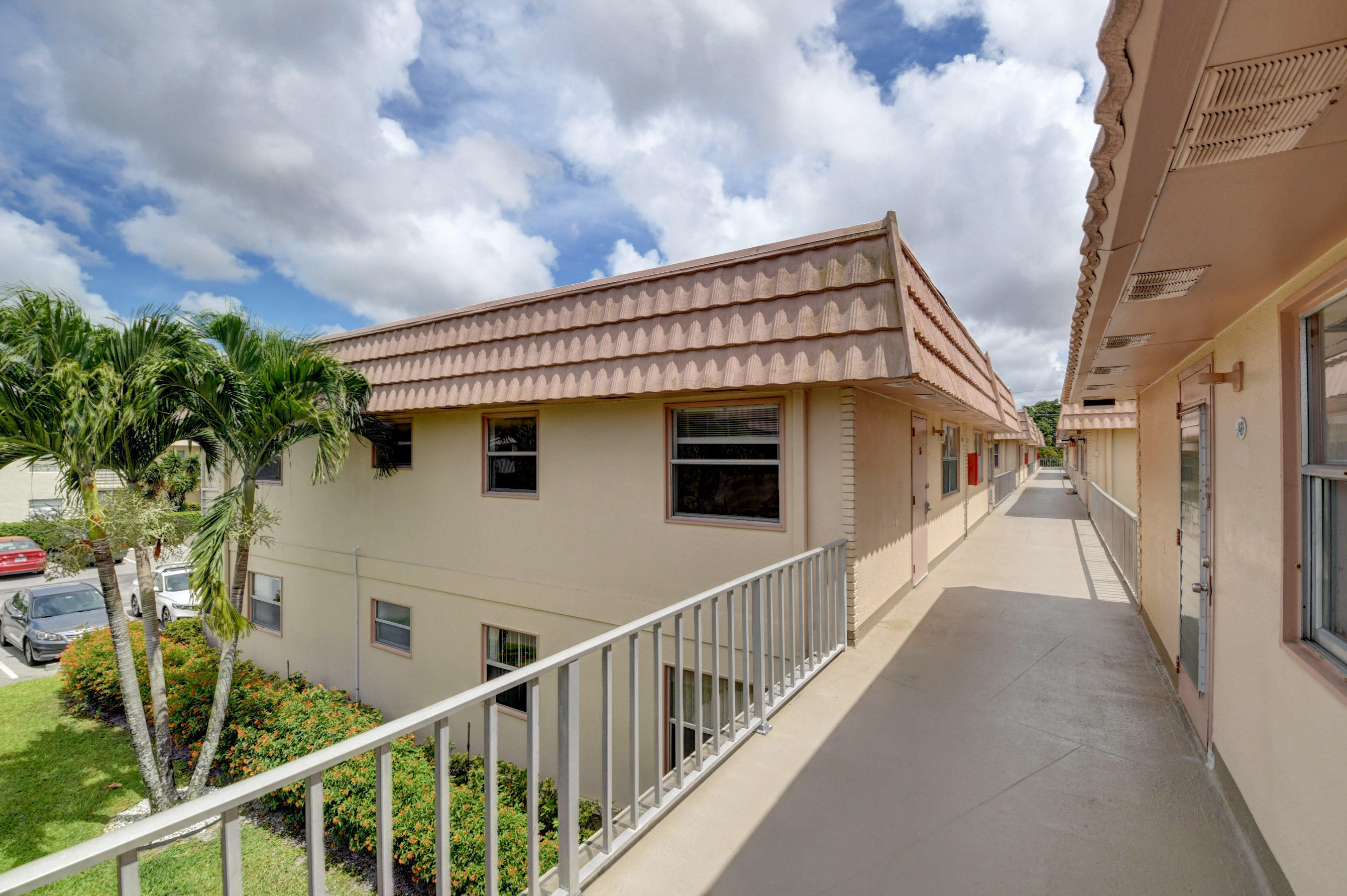 KINGS POINT SAXONY CONDOS - Residential