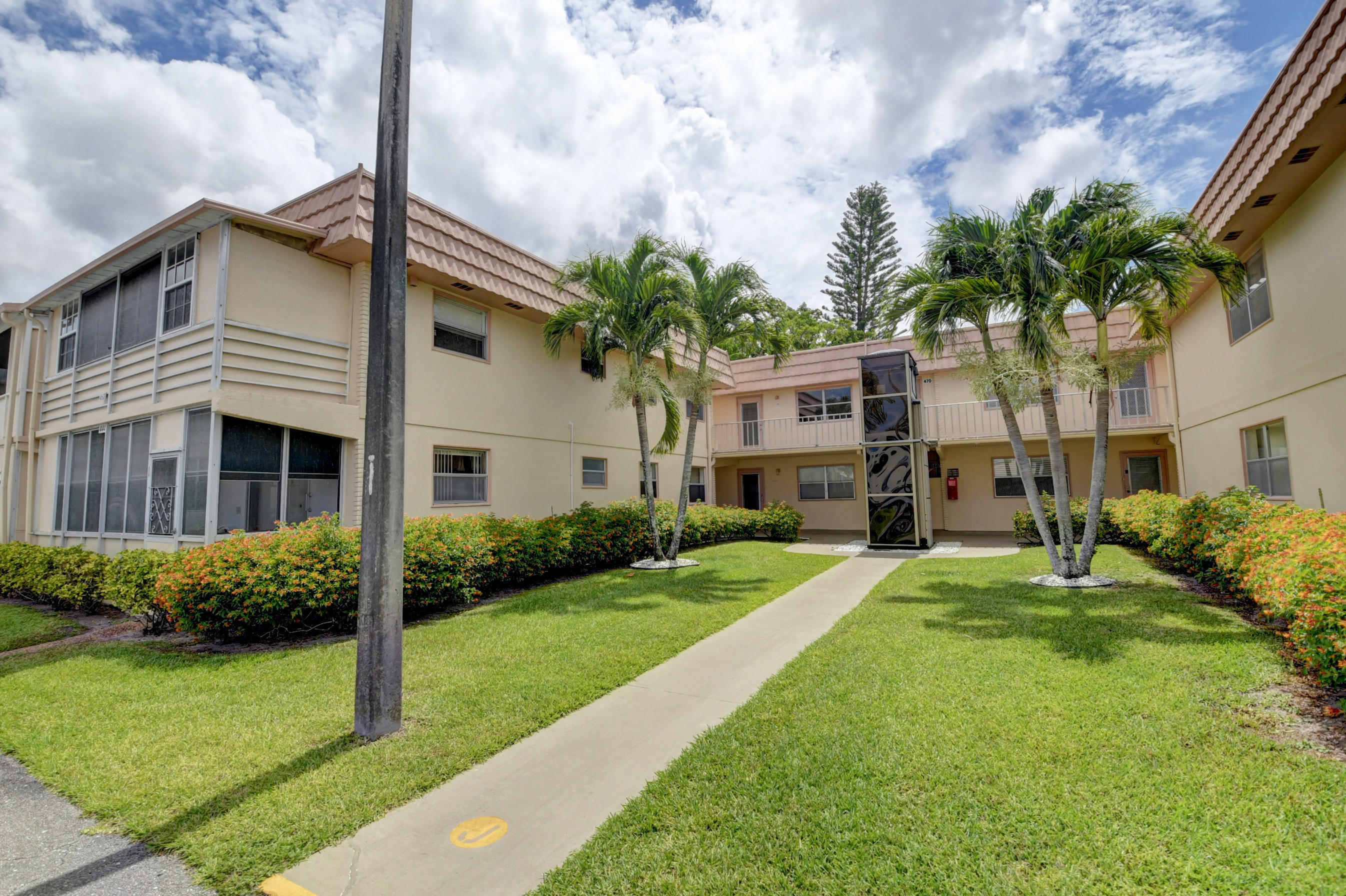 KINGS POINT SAXONY CONDOS - Residential