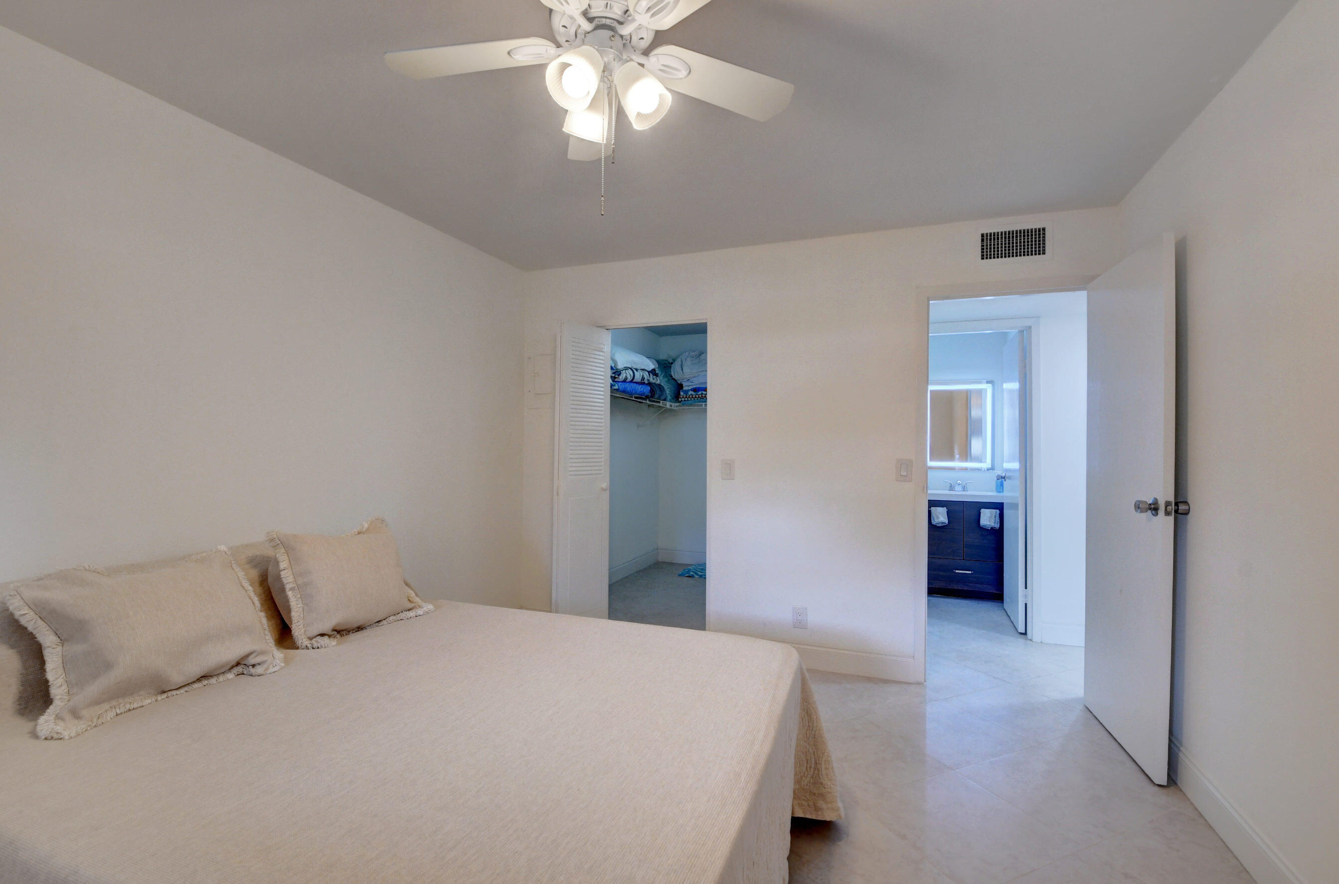 KINGS POINT SAXONY CONDOS - Residential