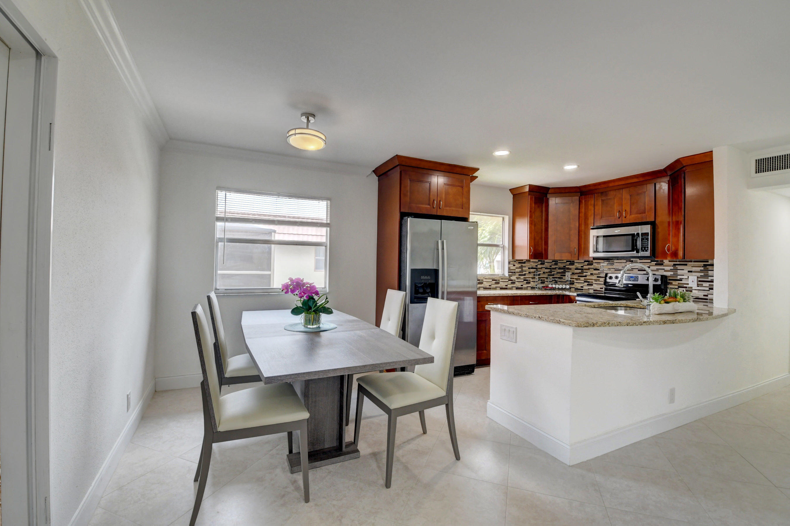 KINGS POINT SAXONY CONDOS - Residential