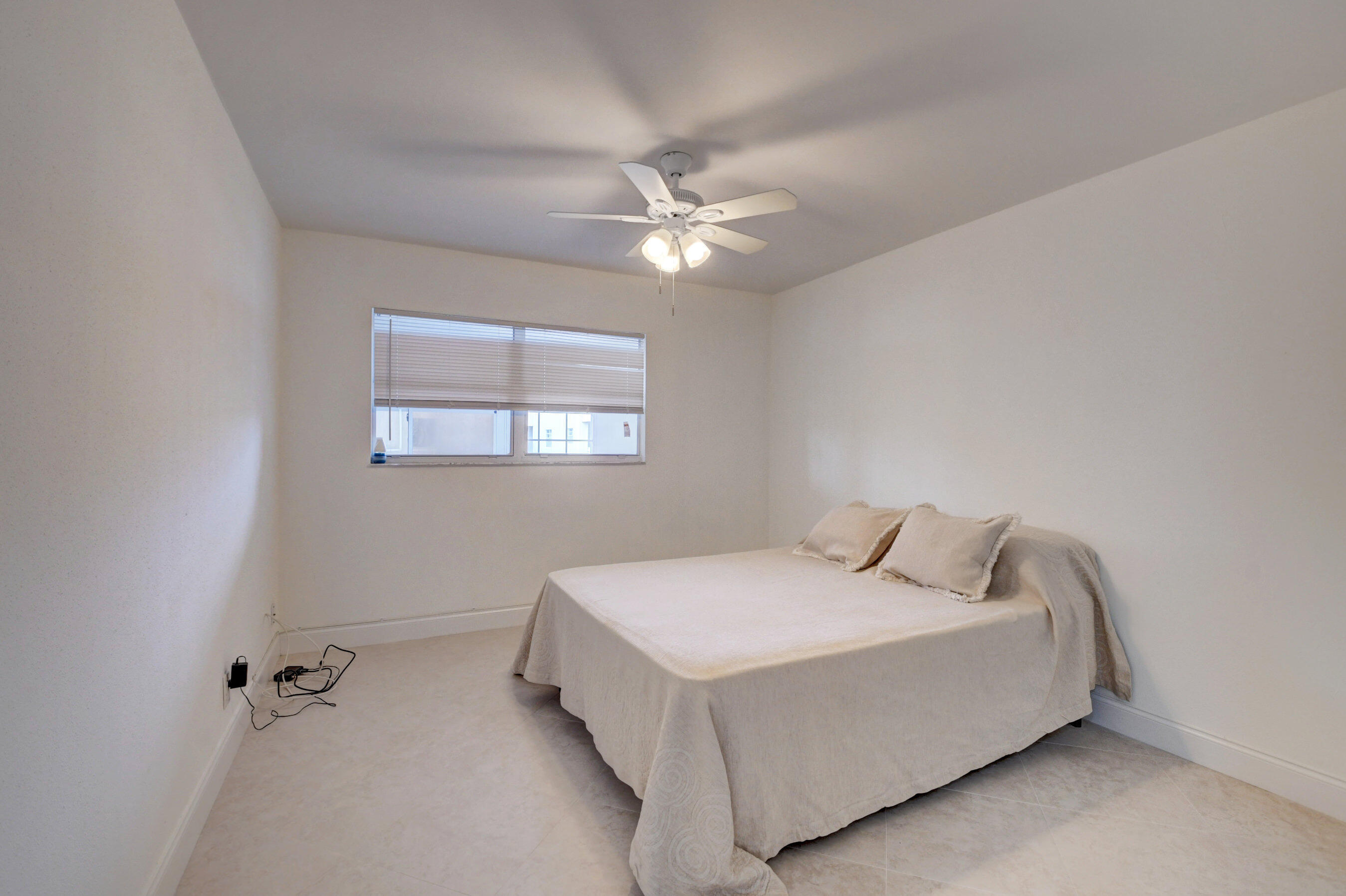 KINGS POINT SAXONY CONDOS - Residential