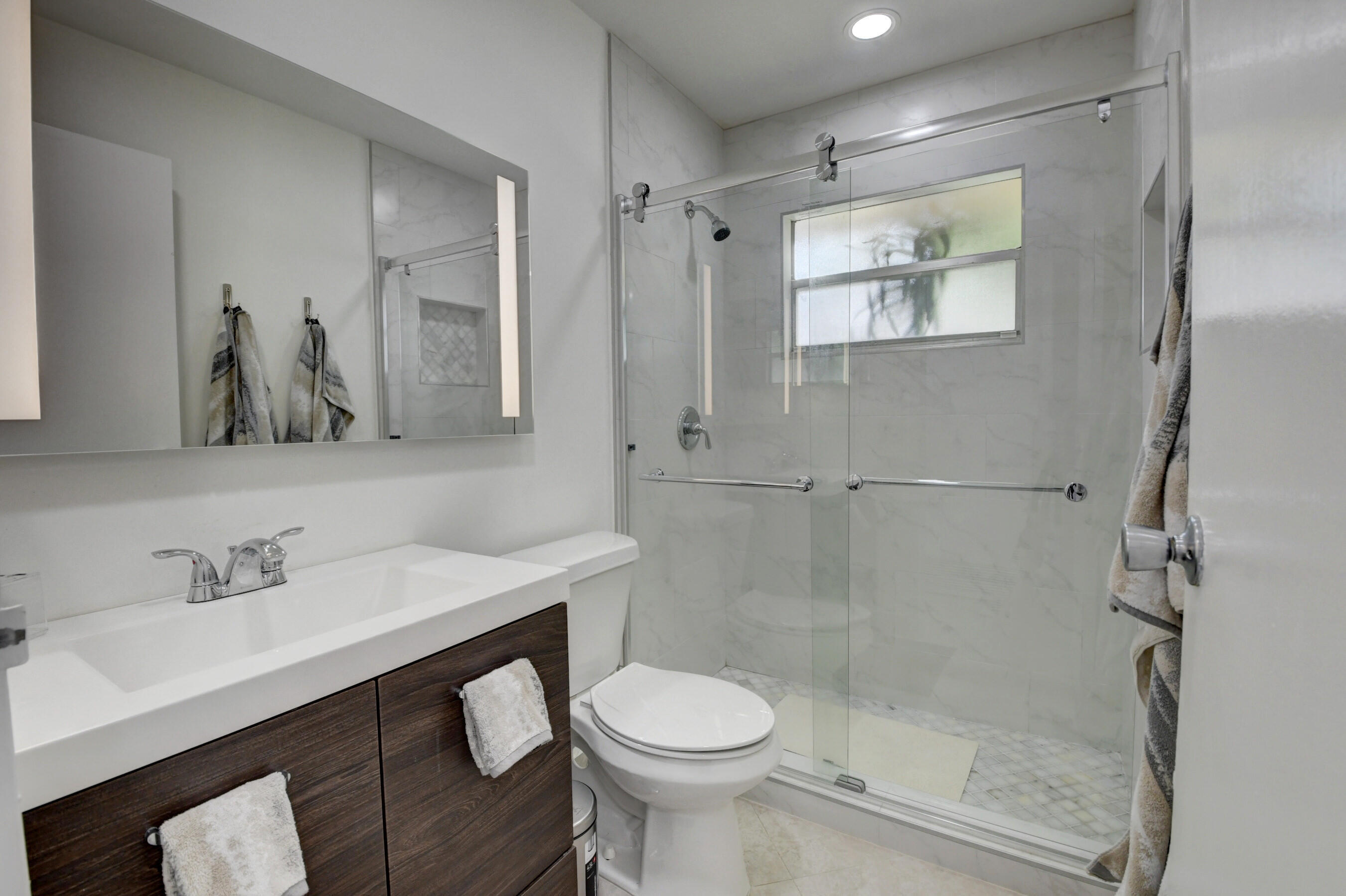 KINGS POINT SAXONY CONDOS - Residential