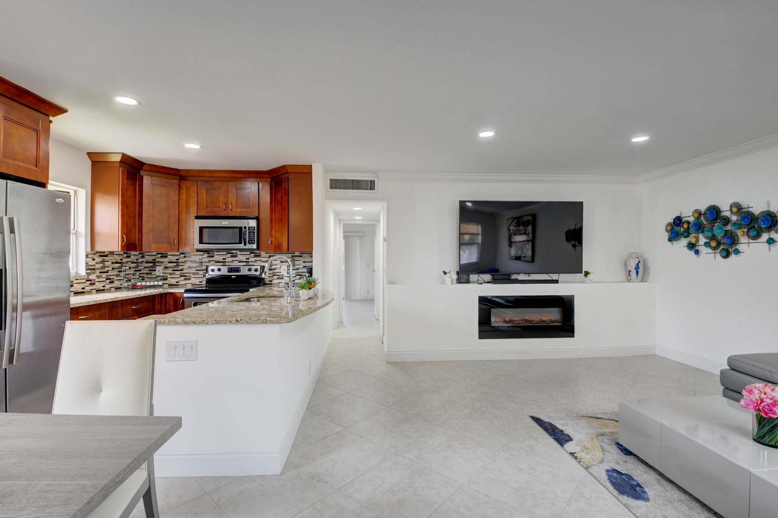 KINGS POINT SAXONY CONDOS - Residential