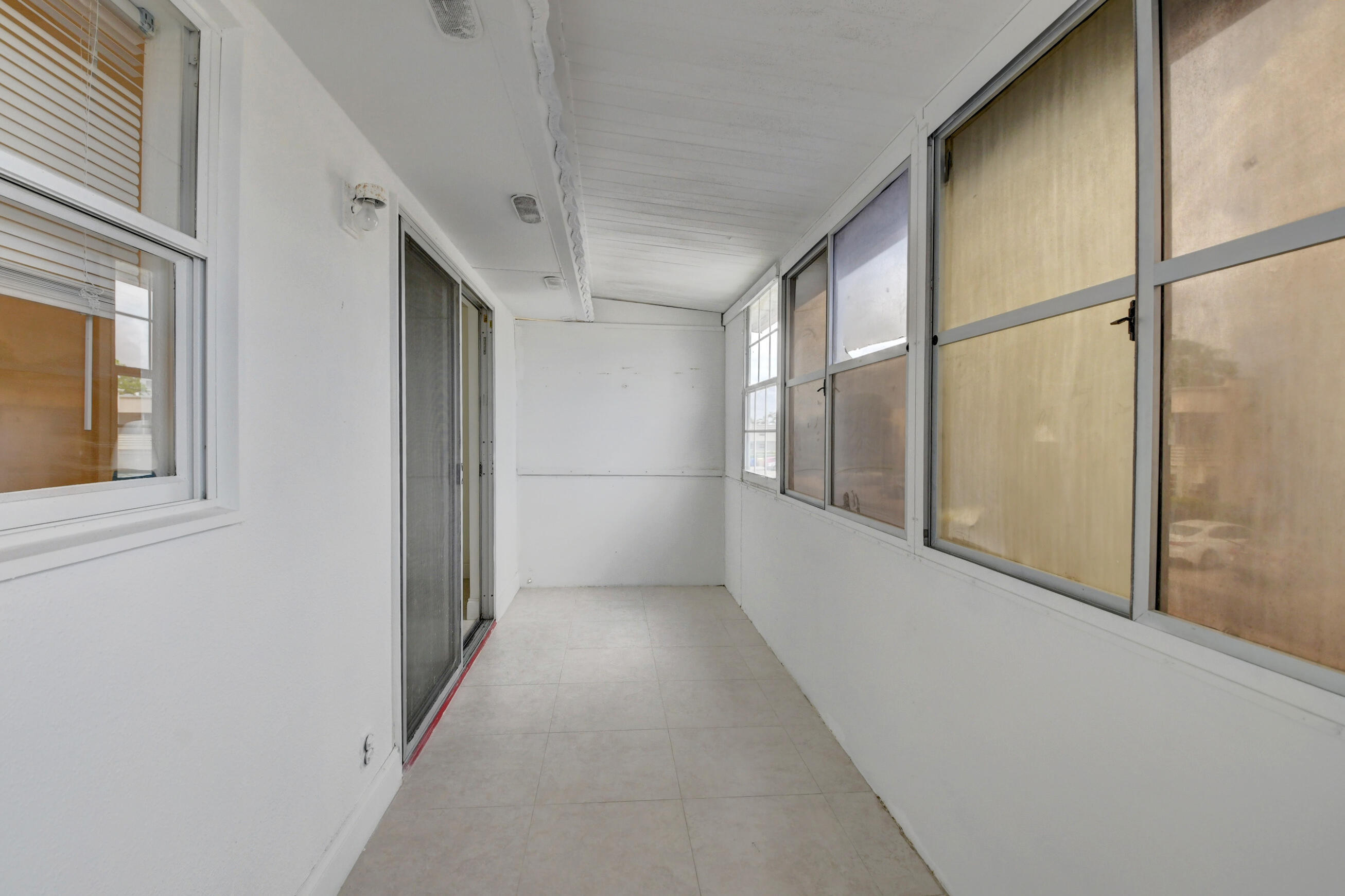 KINGS POINT SAXONY CONDOS - Residential