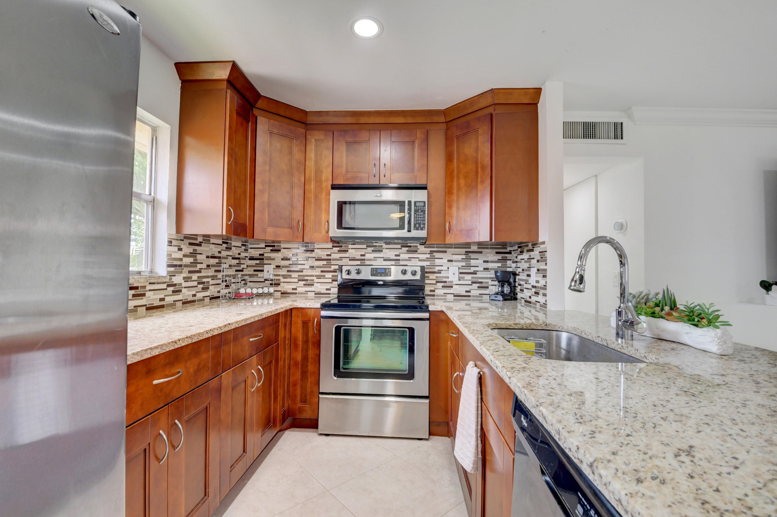 KINGS POINT SAXONY CONDOS - Residential