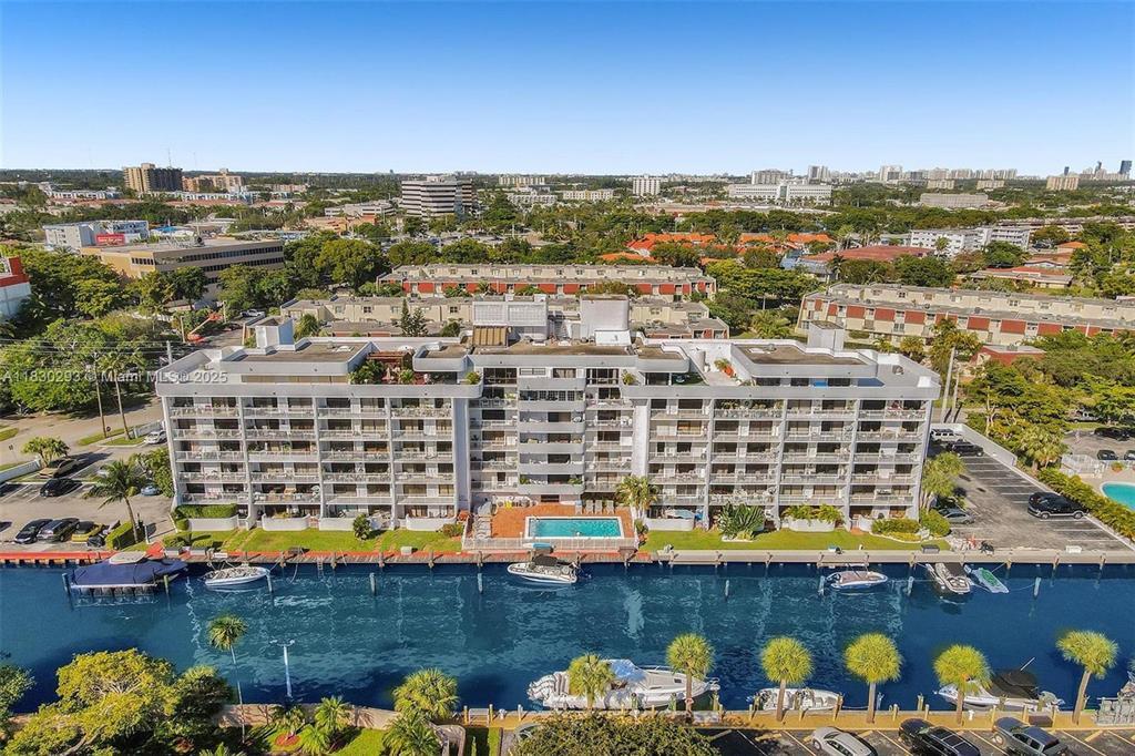 CRICKET CLUBHOUSE CONDO - Residential