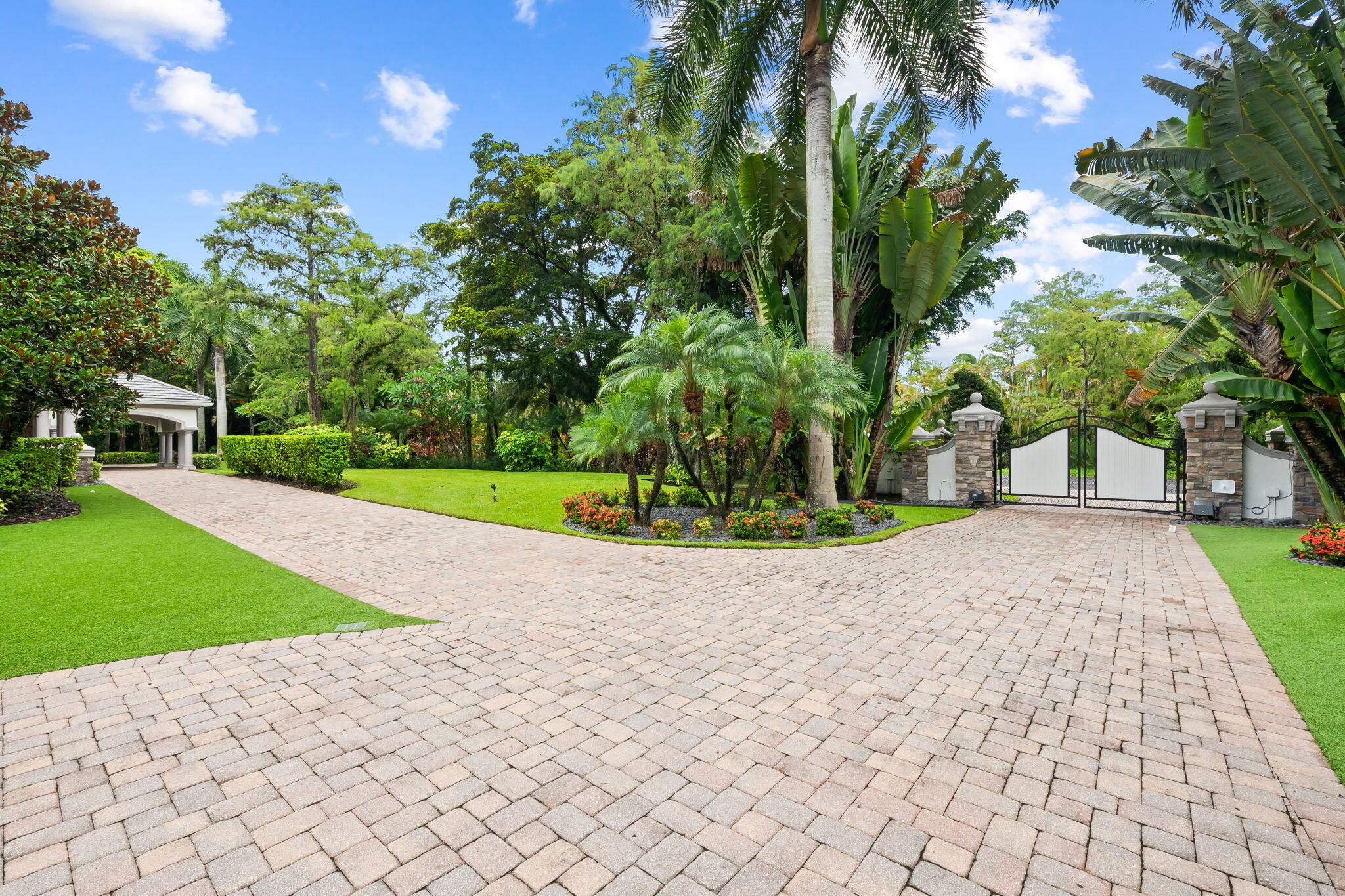 BBB RANCHES - Residential