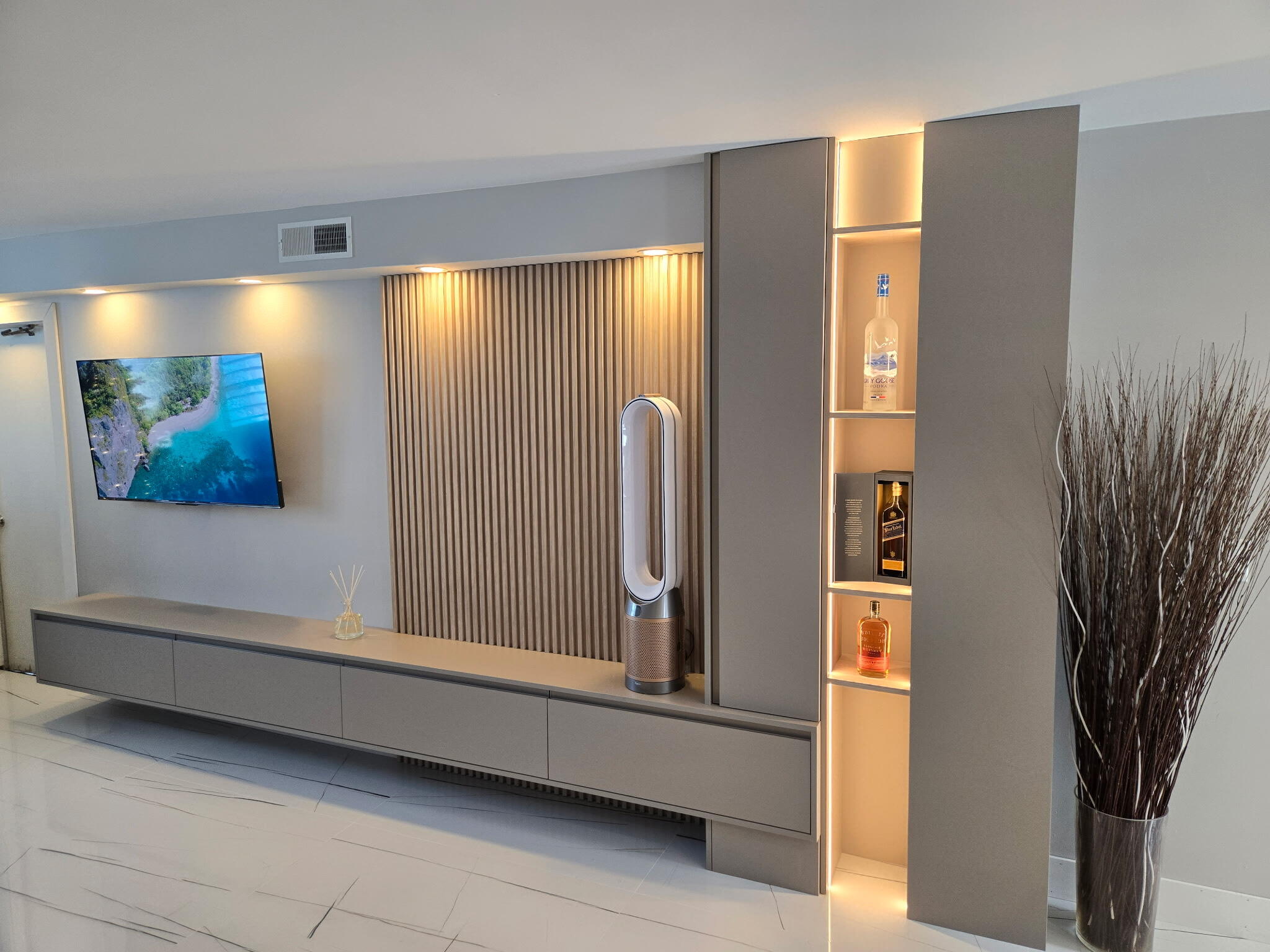 GRANADA HOUSE - Residential Lease