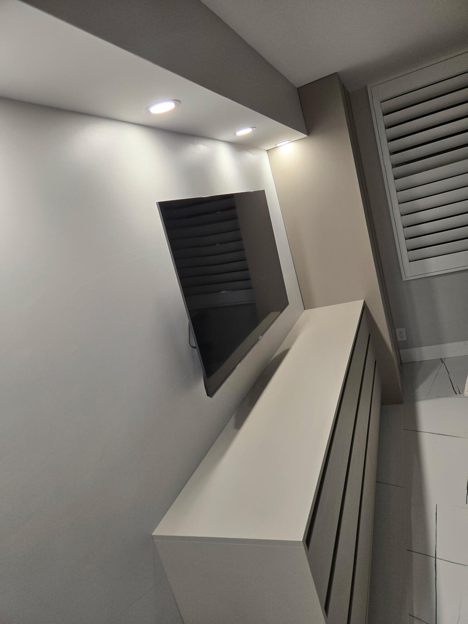GRANADA HOUSE - Residential Lease