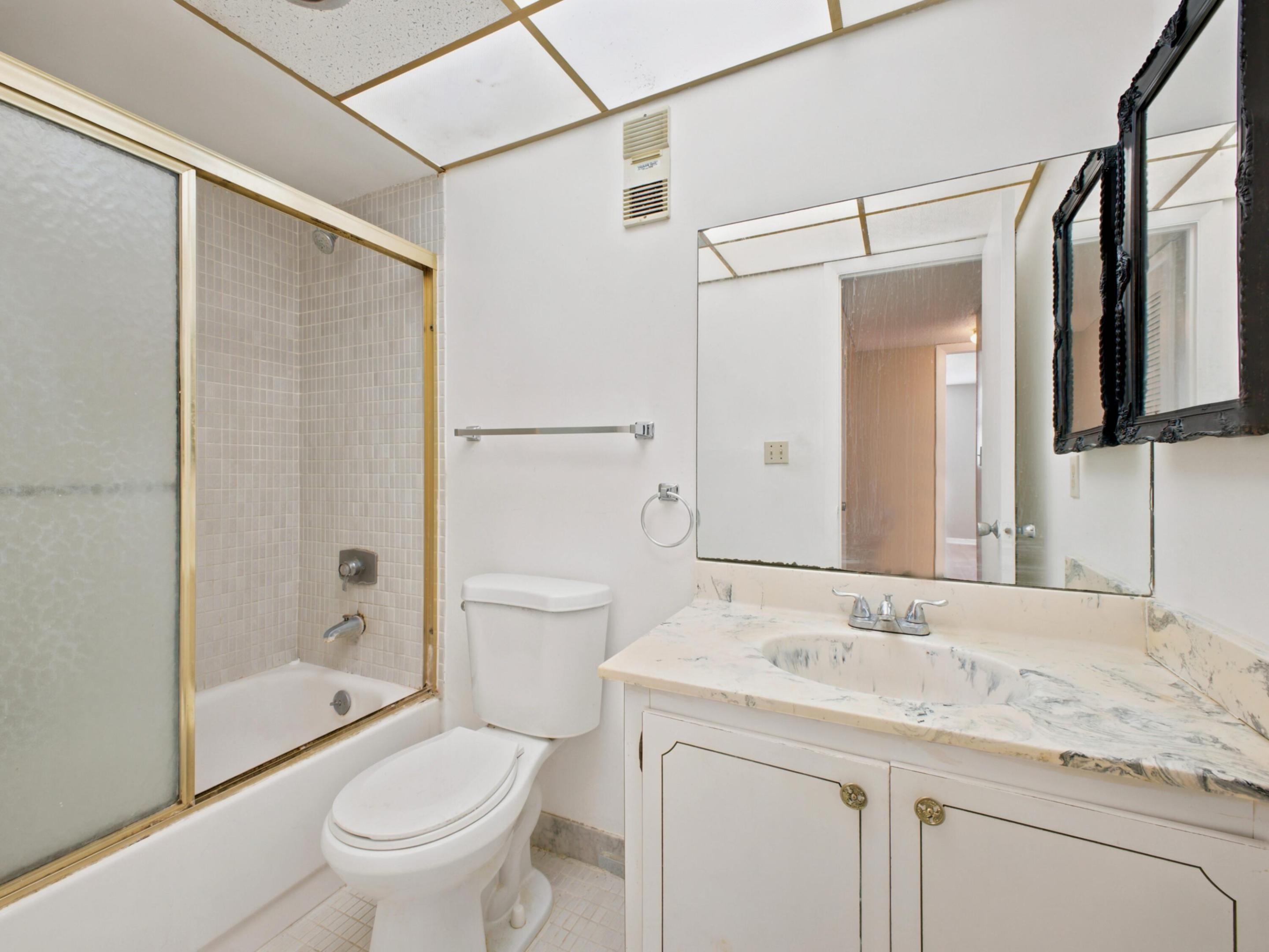 BREAKWATERS OF THE PALM BEACHES CONDO - Residential Lease