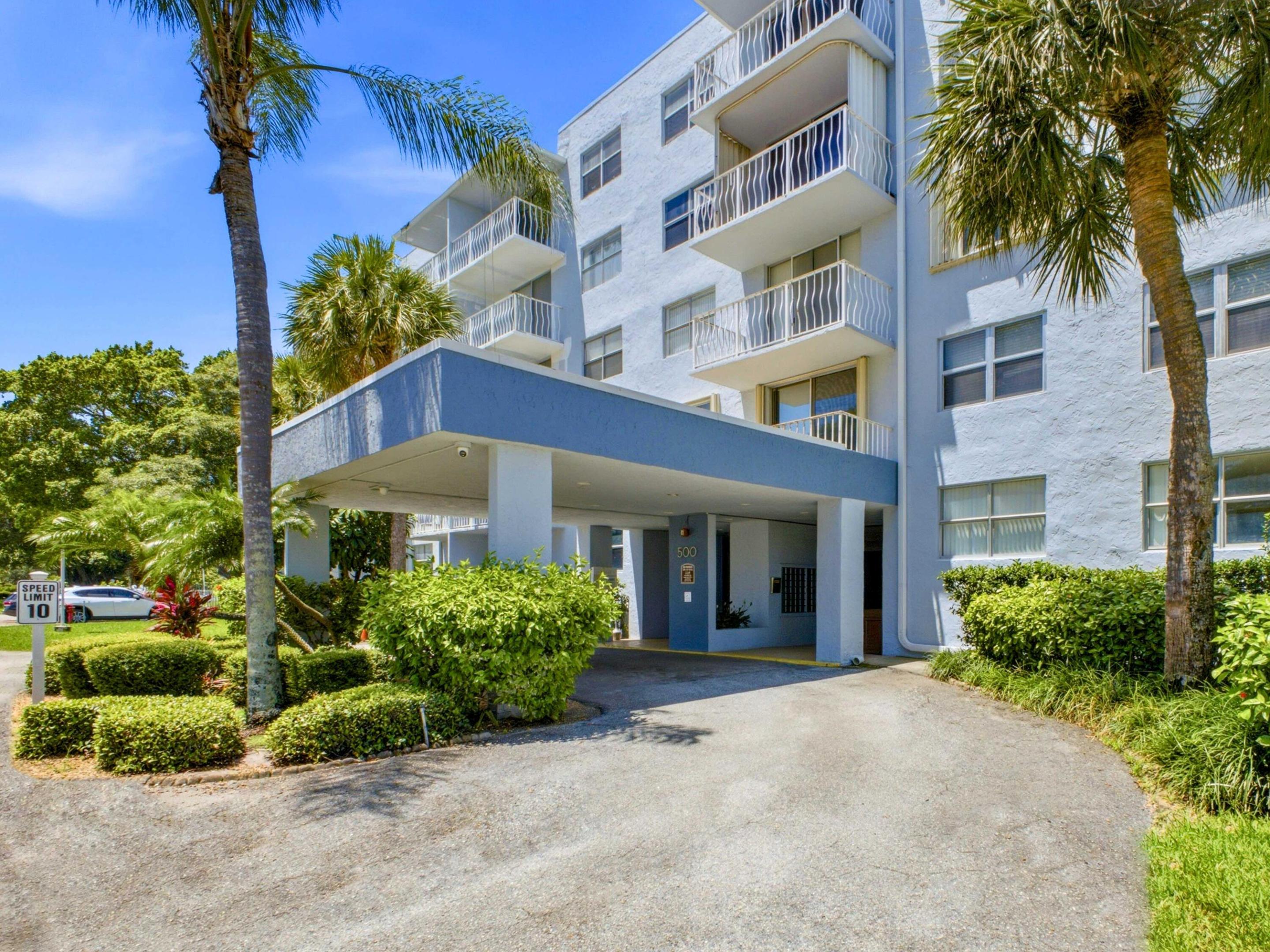 BREAKWATERS OF THE PALM BEACHES CONDO - Residential Lease