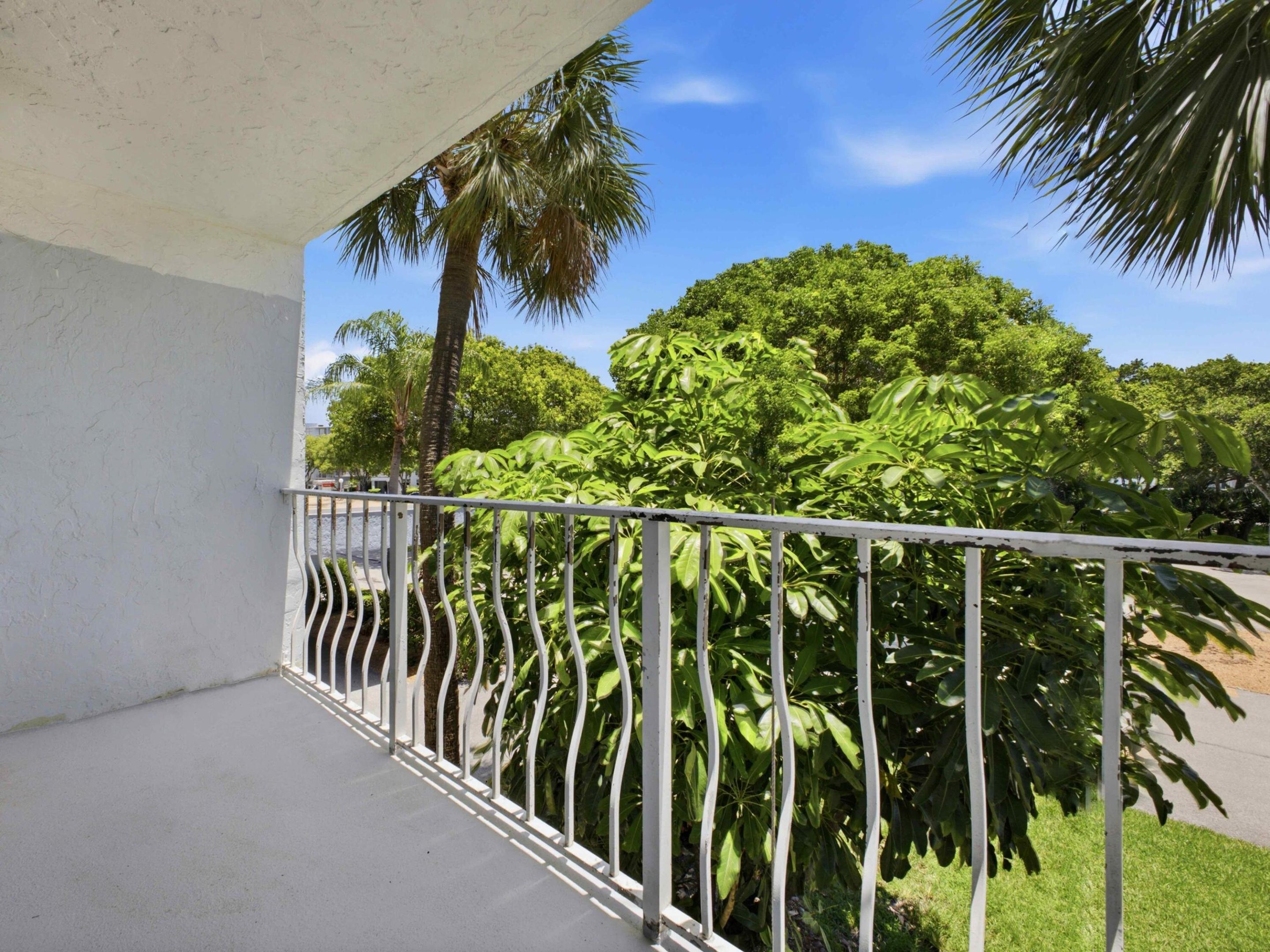 BREAKWATERS OF THE PALM BEACHES CONDO - Residential Lease