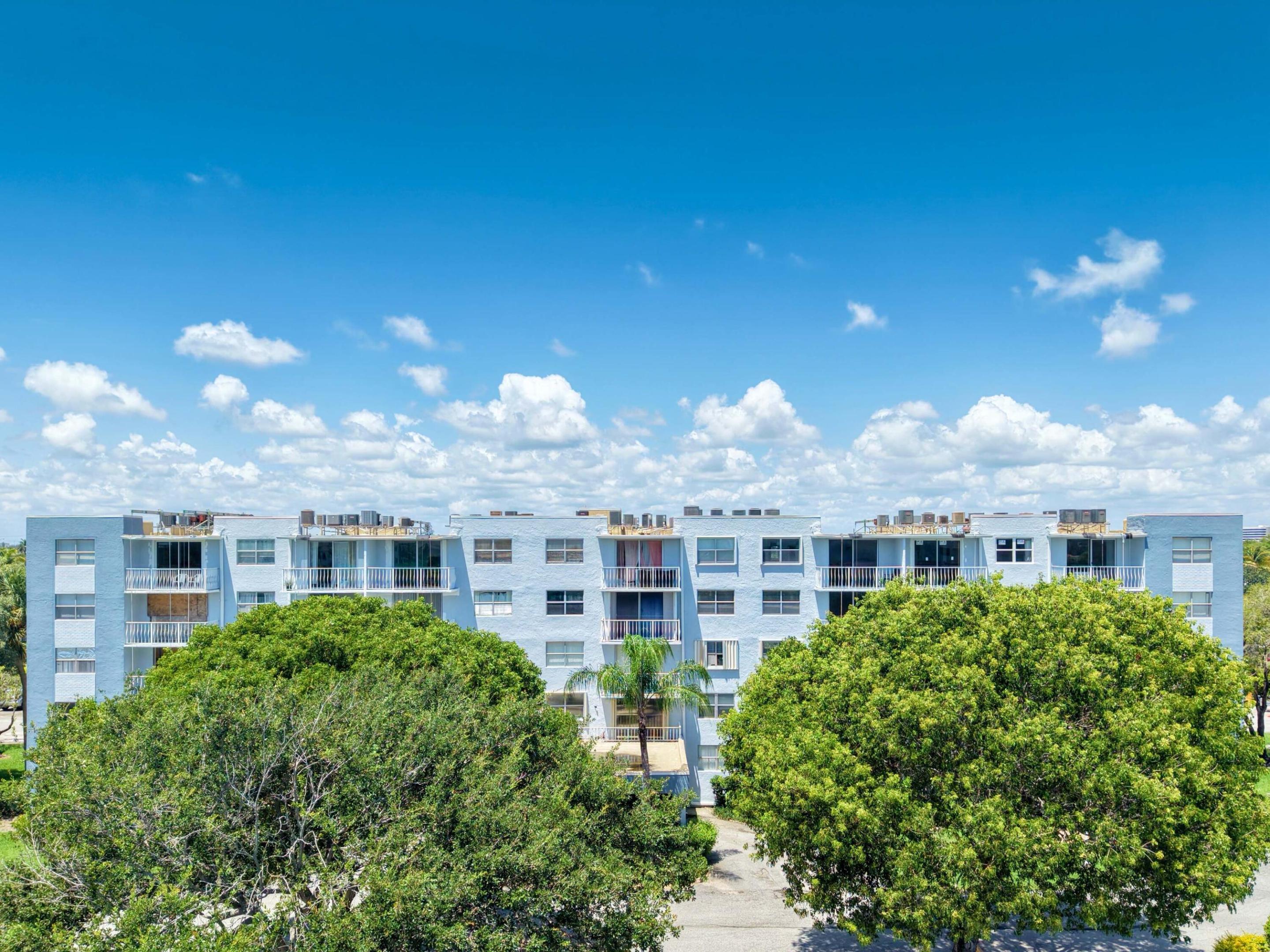 BREAKWATERS OF THE PALM BEACHES CONDO - Residential Lease