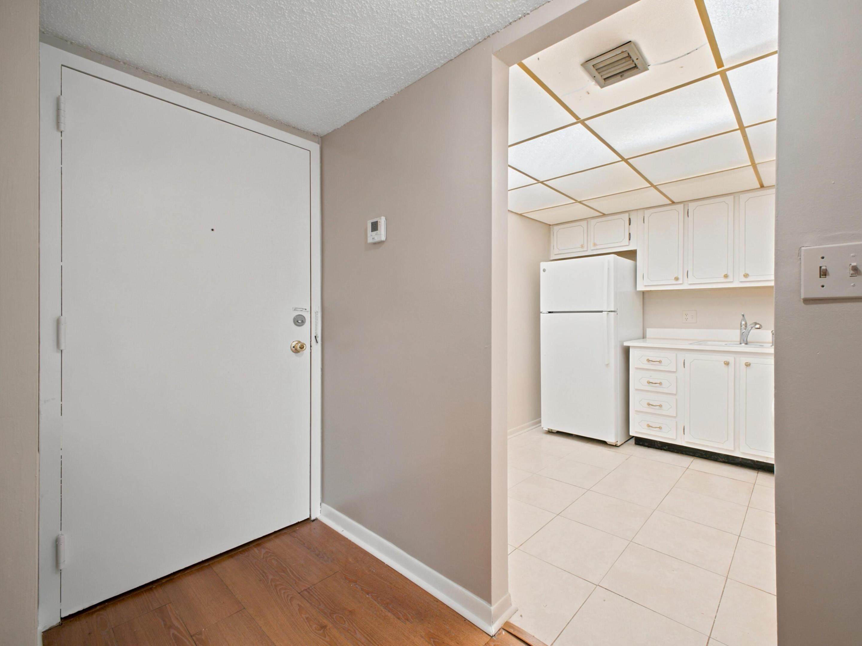 BREAKWATERS OF THE PALM BEACHES CONDO - Residential Lease