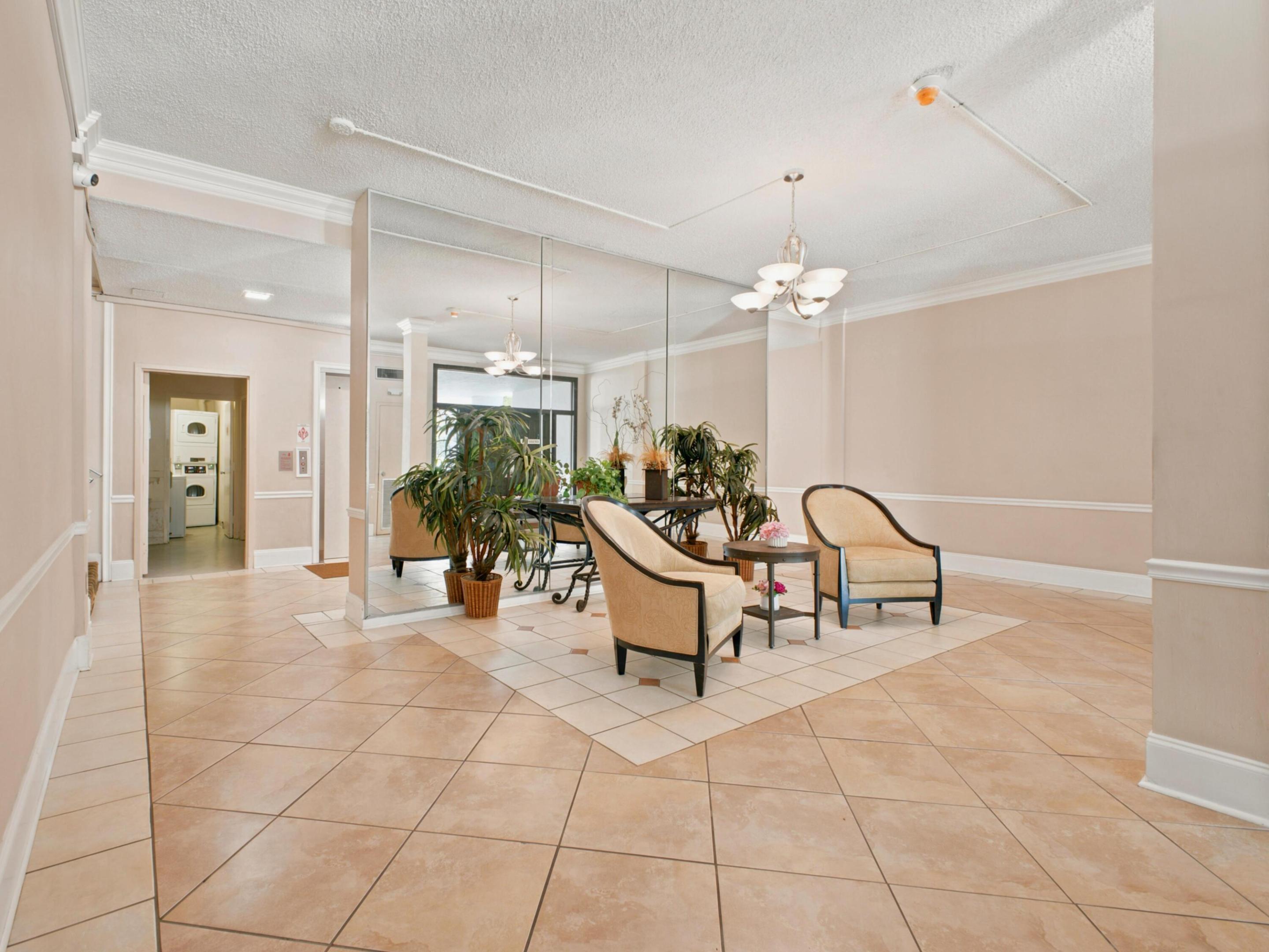 BREAKWATERS OF THE PALM BEACHES CONDO - Residential Lease
