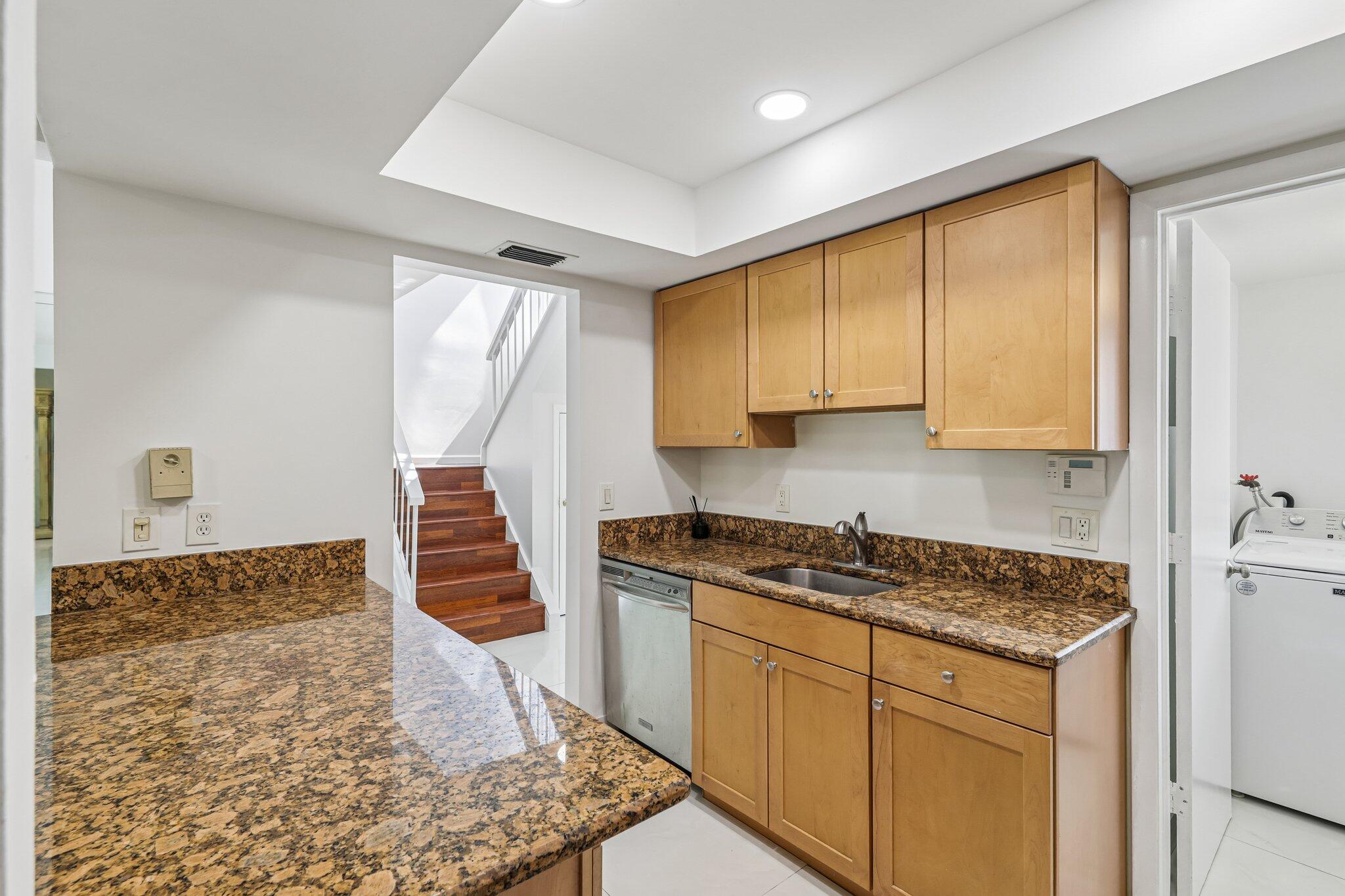 SUNFLOWER CONDO - Residential Lease