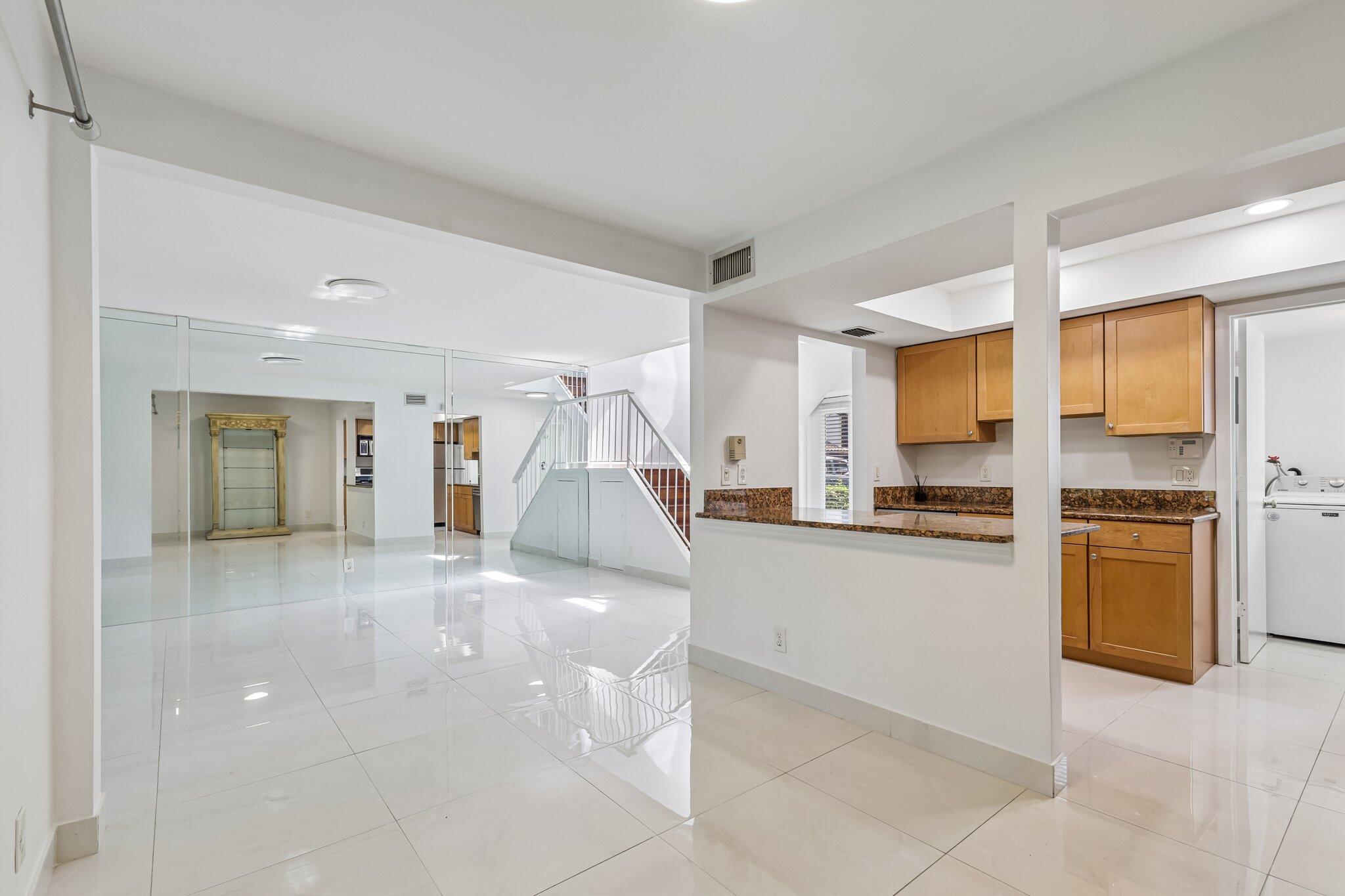 SUNFLOWER CONDO - Residential Lease