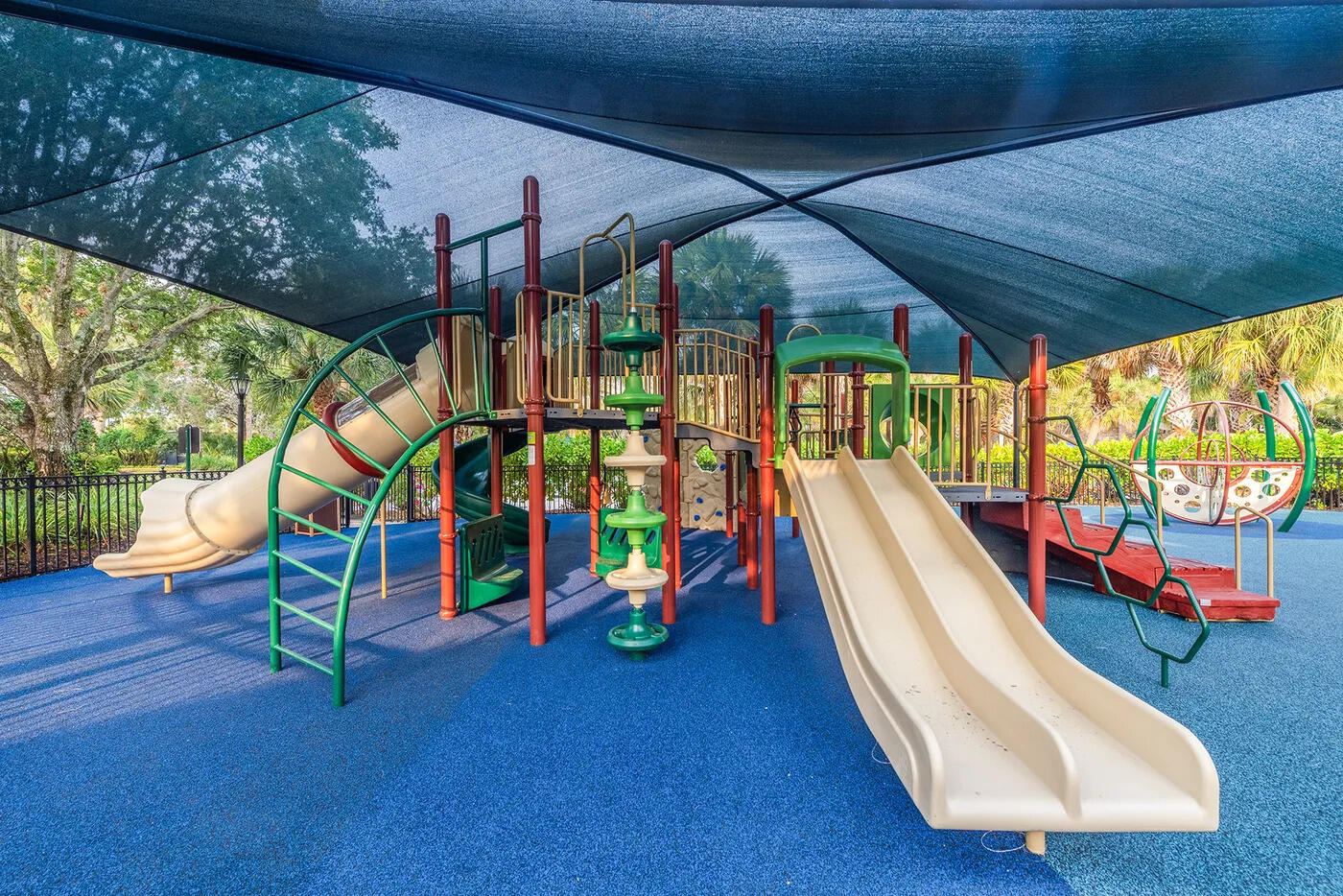 PARKLAND GOLF AND COUNTRY CLUB - Residential