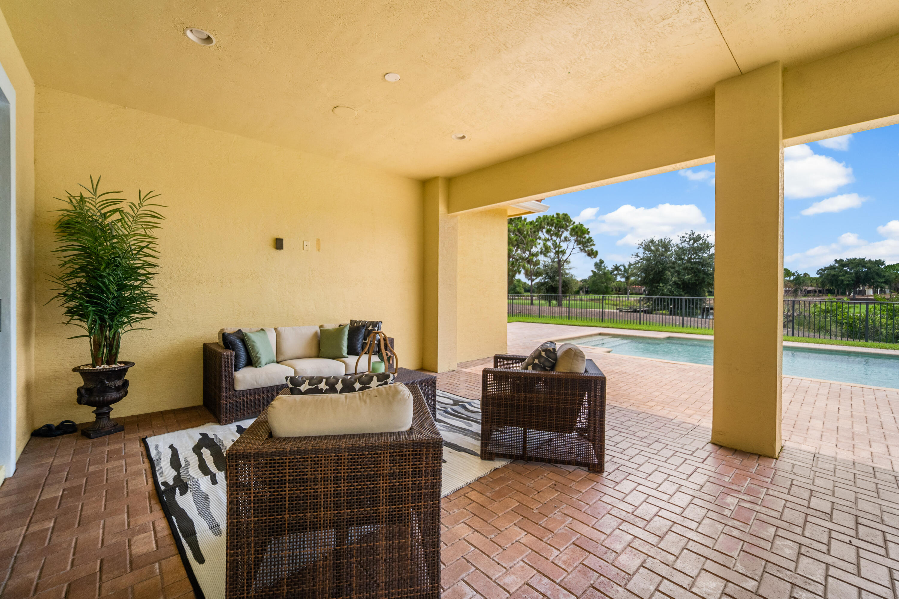 PARKLAND GOLF AND COUNTRY CLUB - Residential