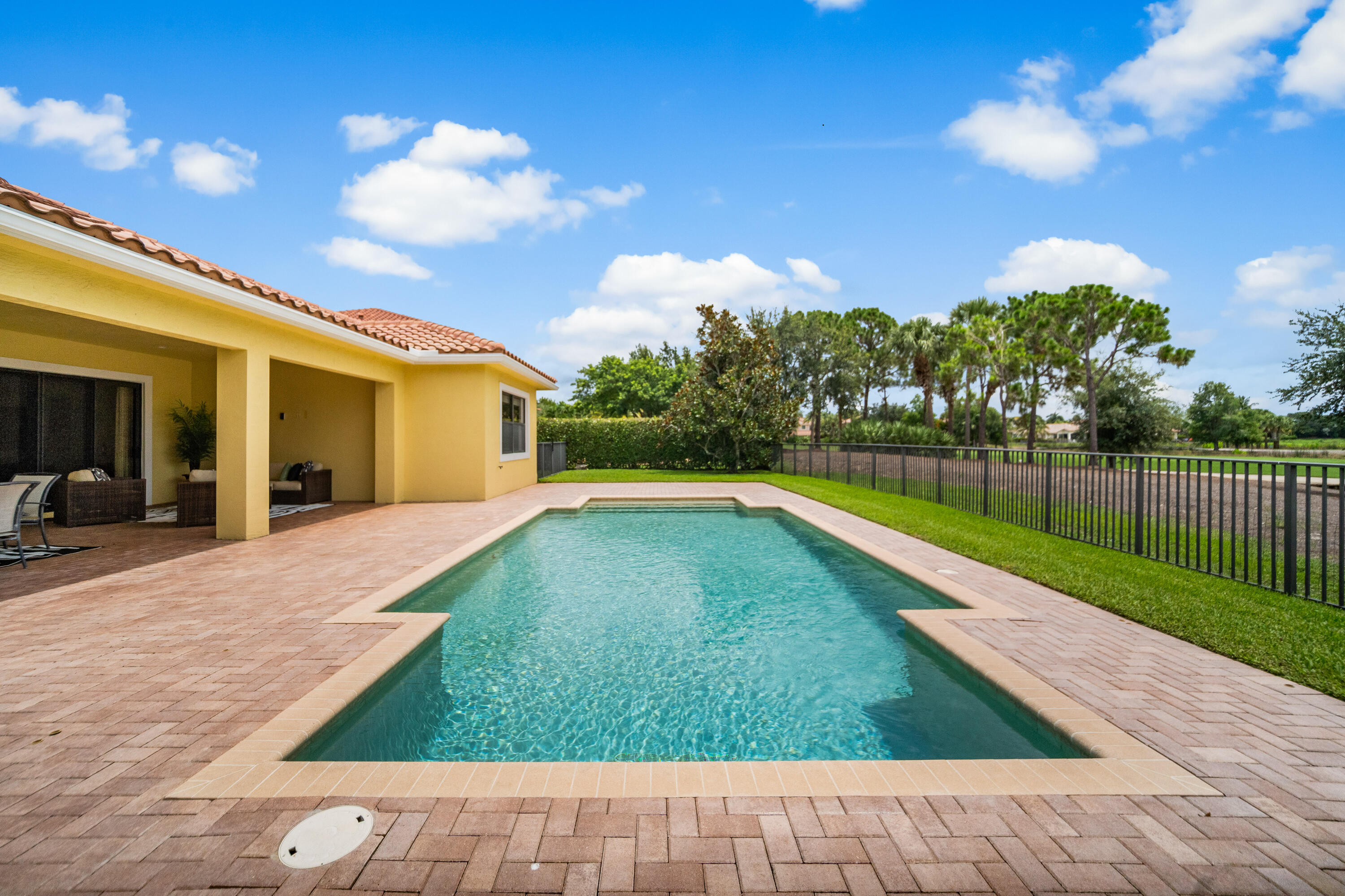 PARKLAND GOLF AND COUNTRY CLUB - Residential