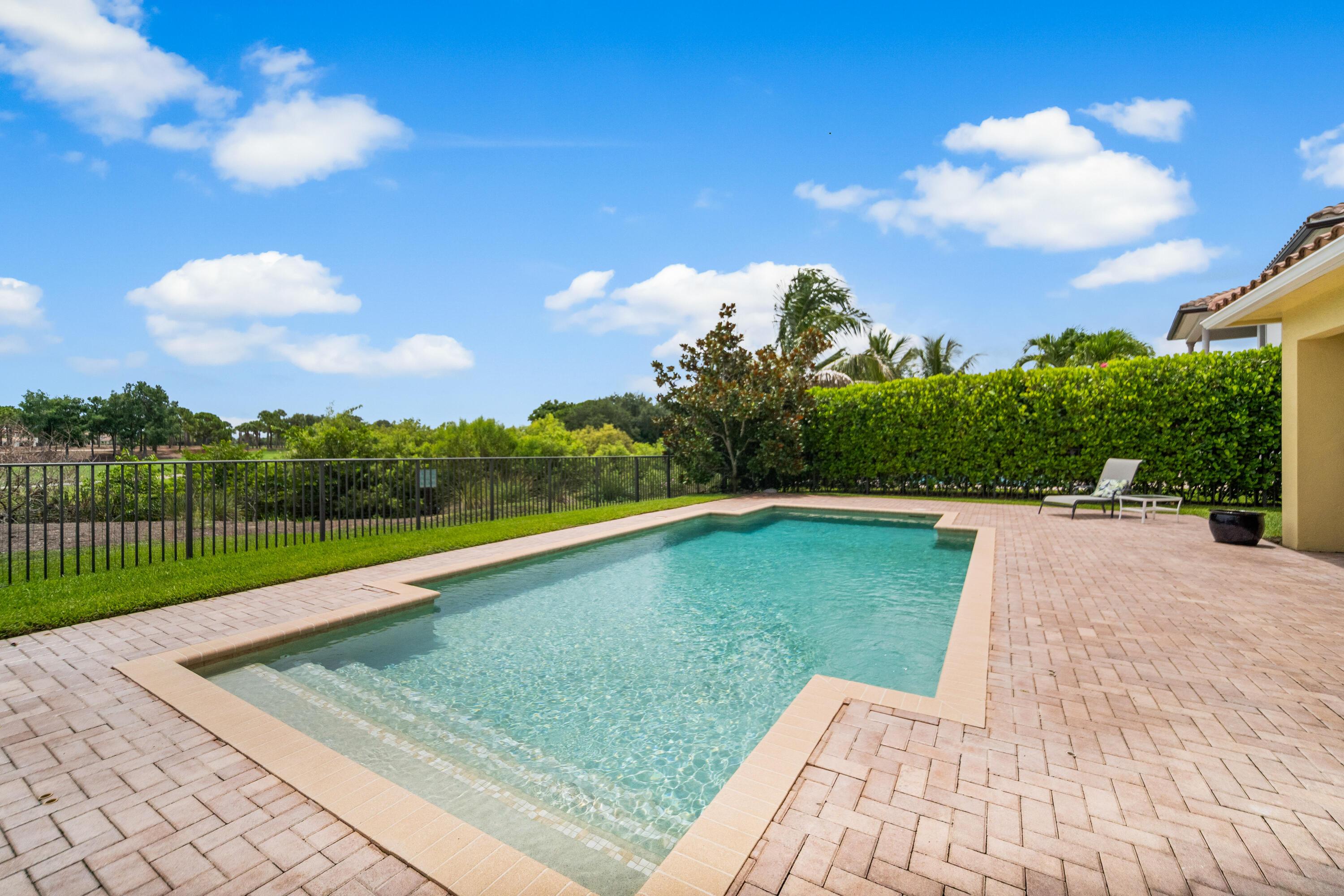 PARKLAND GOLF AND COUNTRY CLUB - Residential