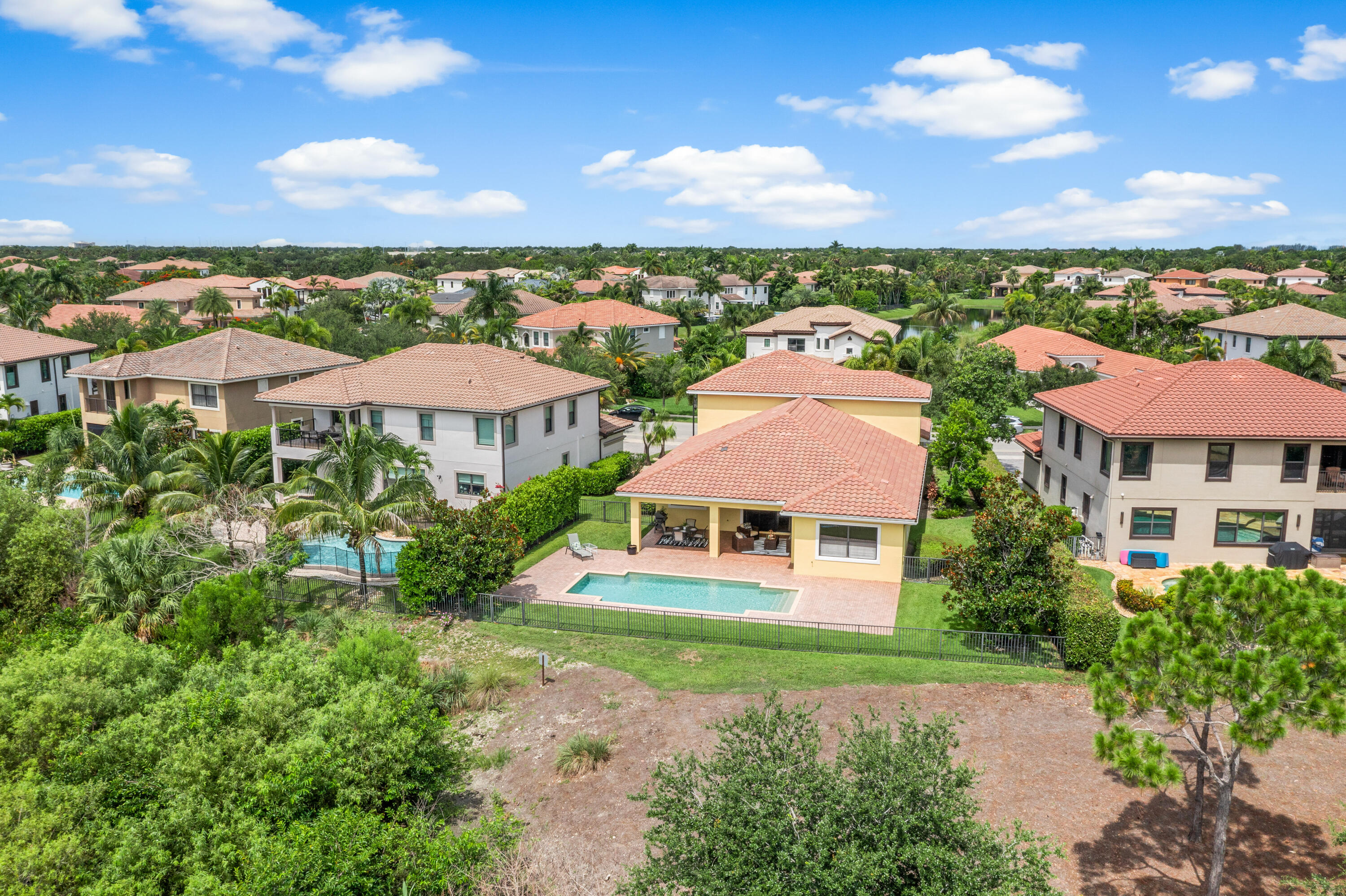 PARKLAND GOLF AND COUNTRY CLUB - Residential