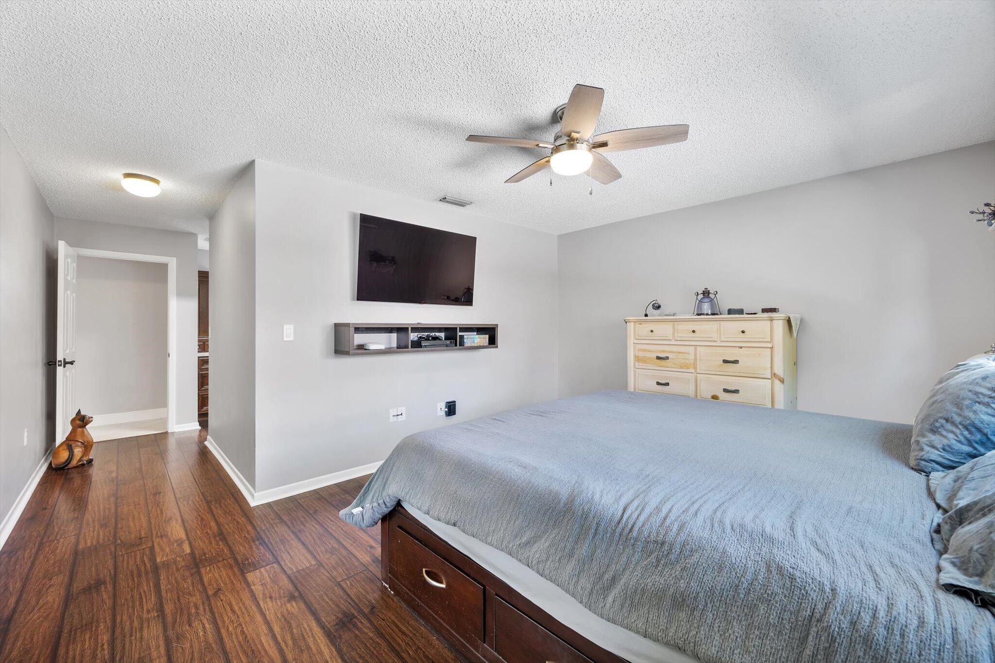 HAWKES BLUFF - Residential