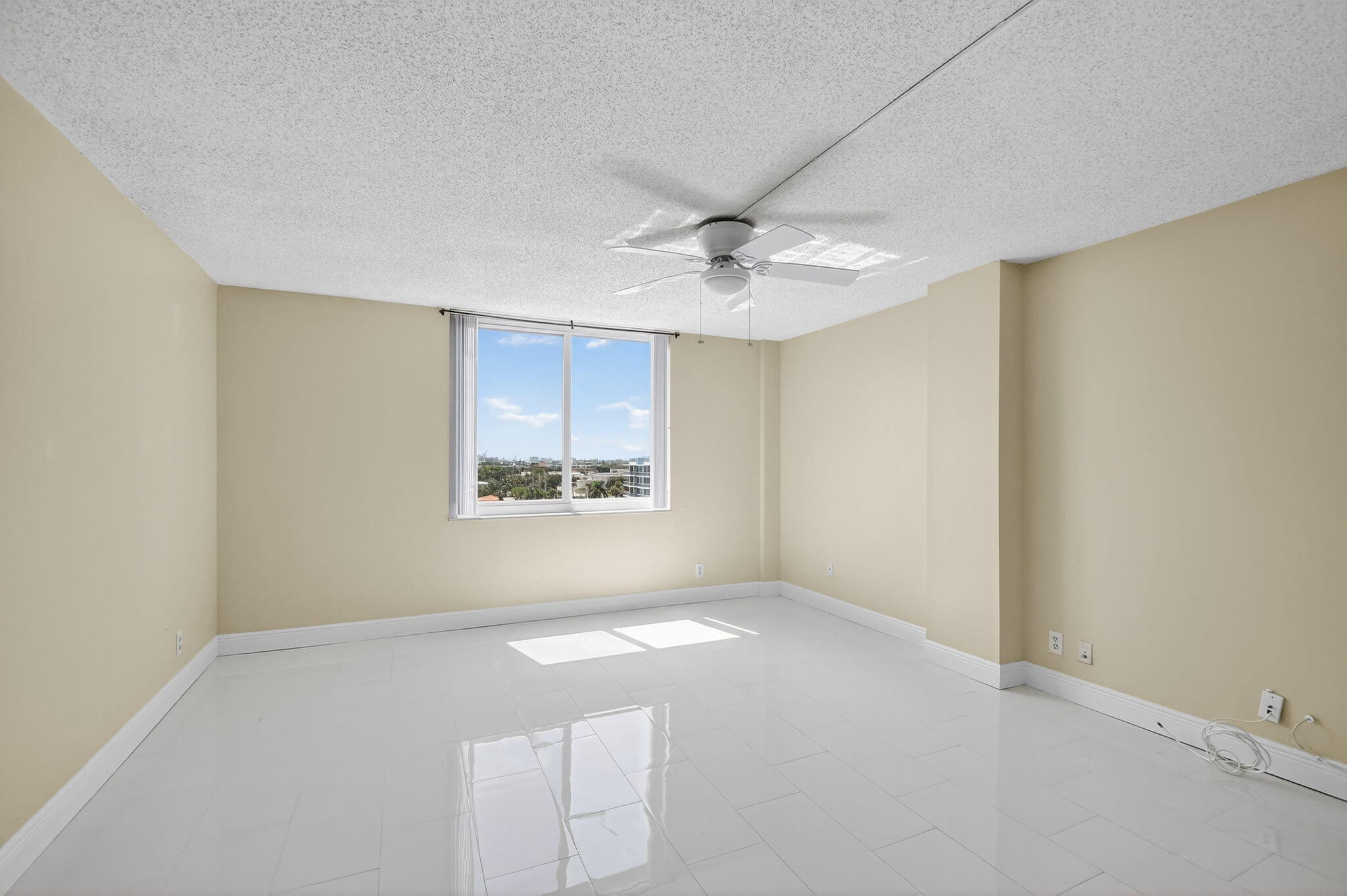 Lake Harbour Towers South - Residential