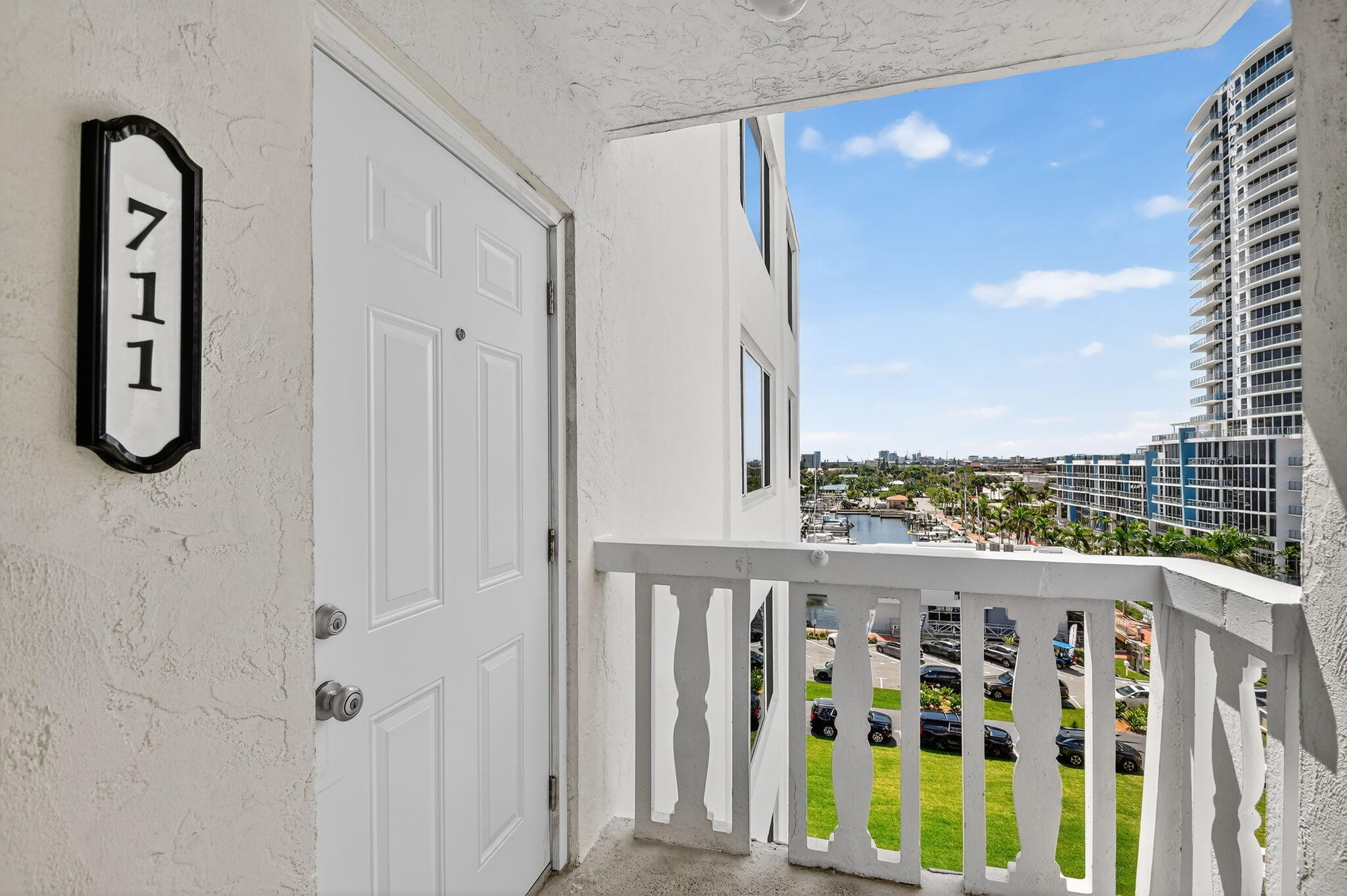 Lake Harbour Towers South - Residential