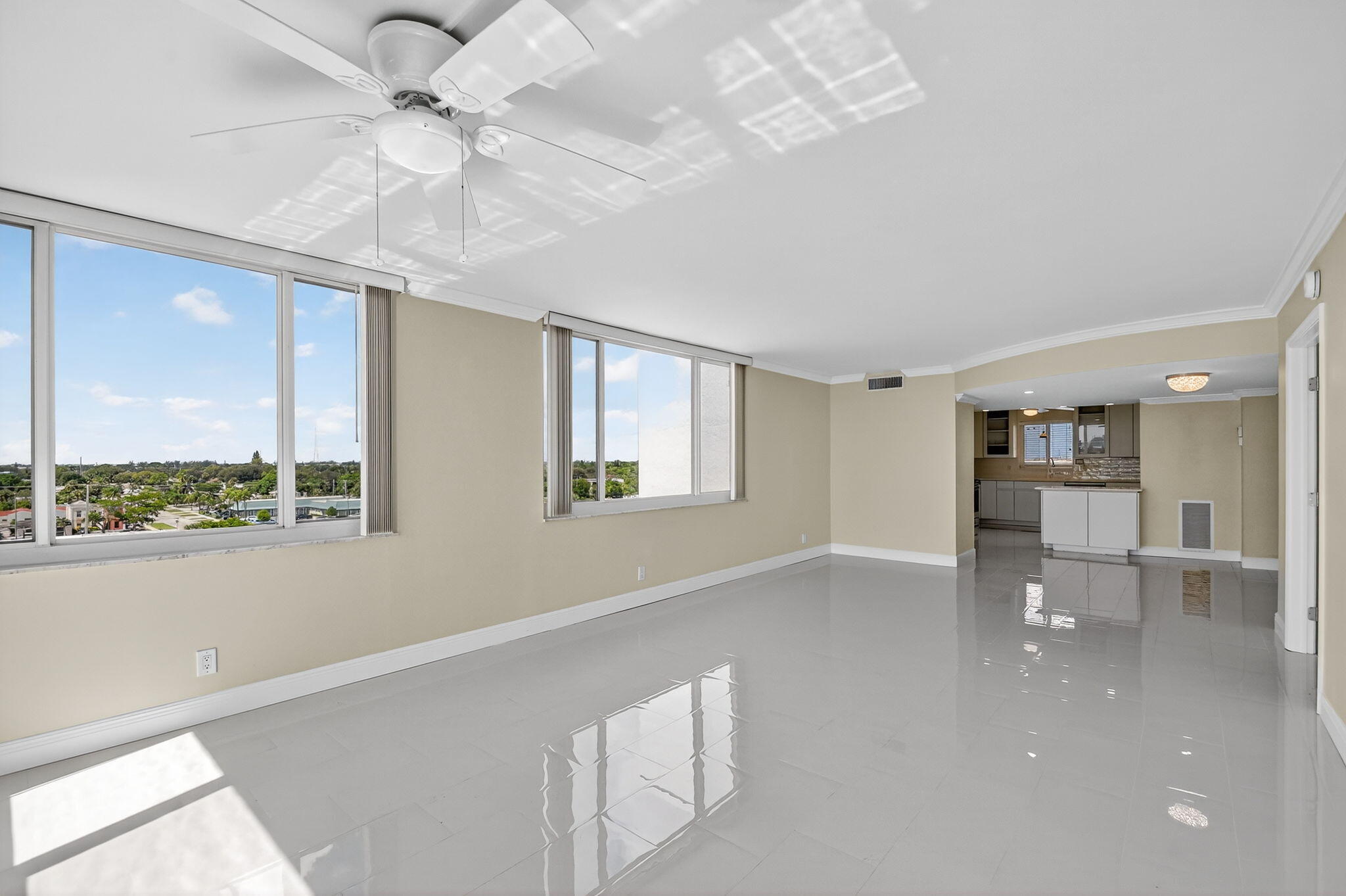 Lake Harbour Towers South - Residential
