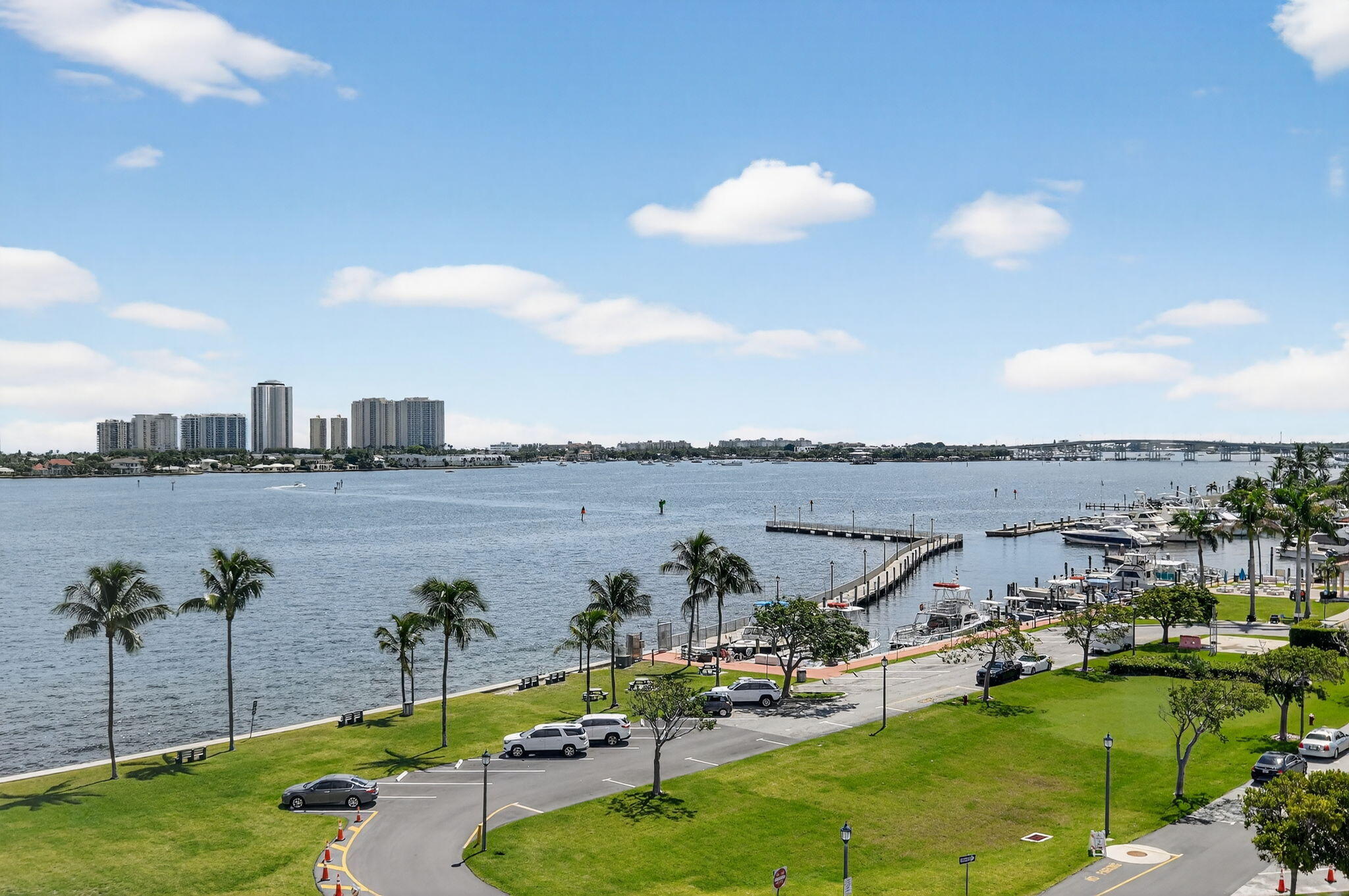 Lake Harbour Towers South - Residential