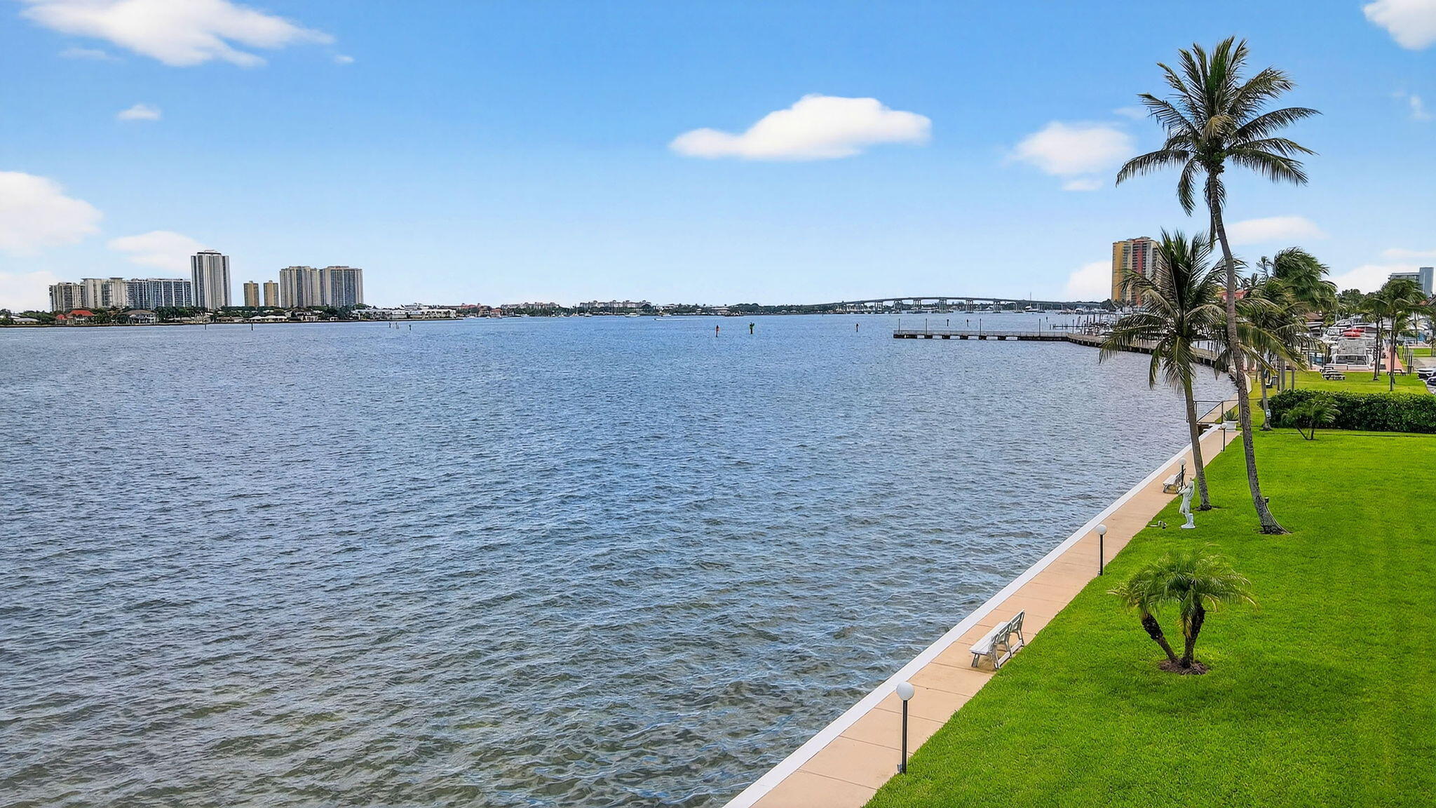 Lake Harbour Towers South - Residential
