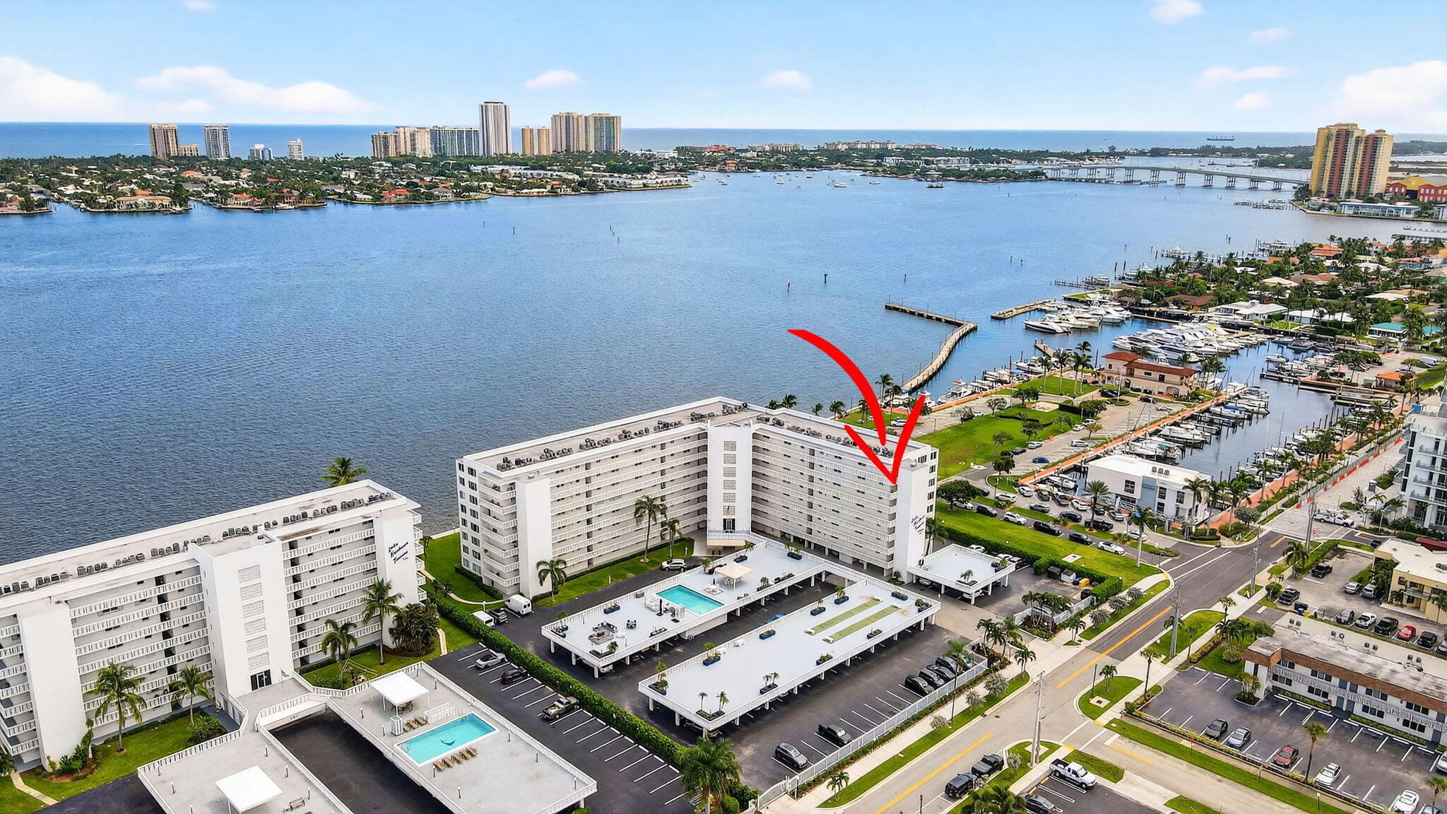 Lake Harbour Towers South - Residential