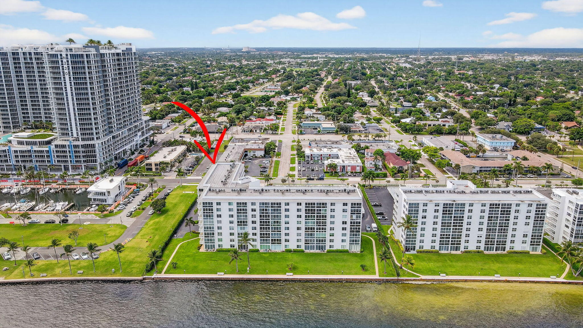 Lake Harbour Towers South - Residential