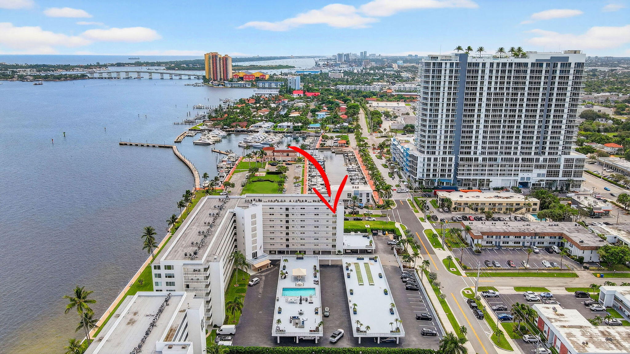 Lake Harbour Towers South - Residential