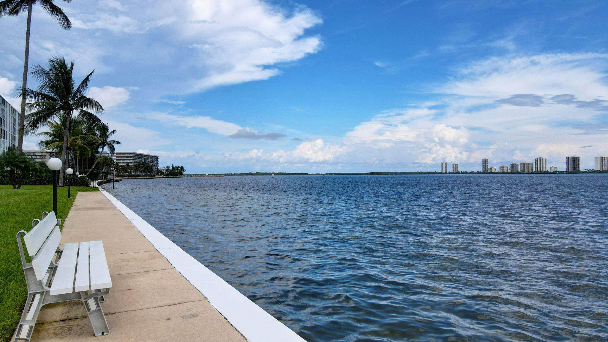 Lake Harbour Towers South - Residential