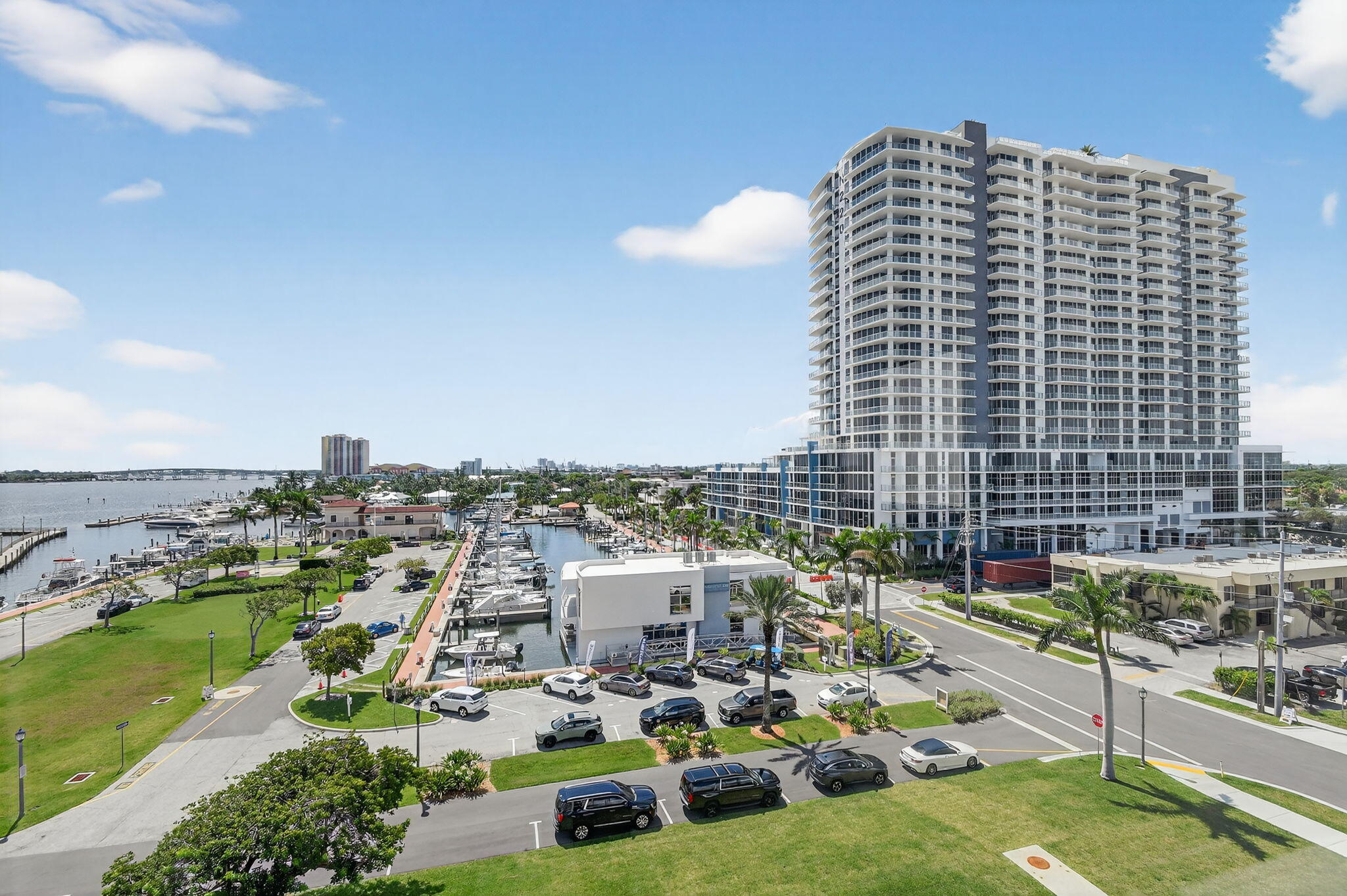 Lake Harbour Towers South - Residential