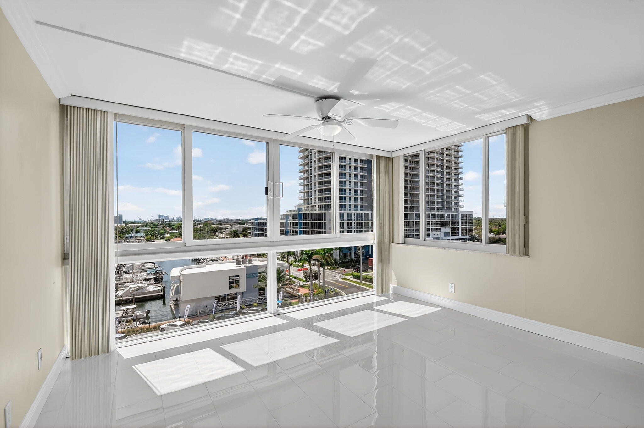 Lake Harbour Towers South - Residential
