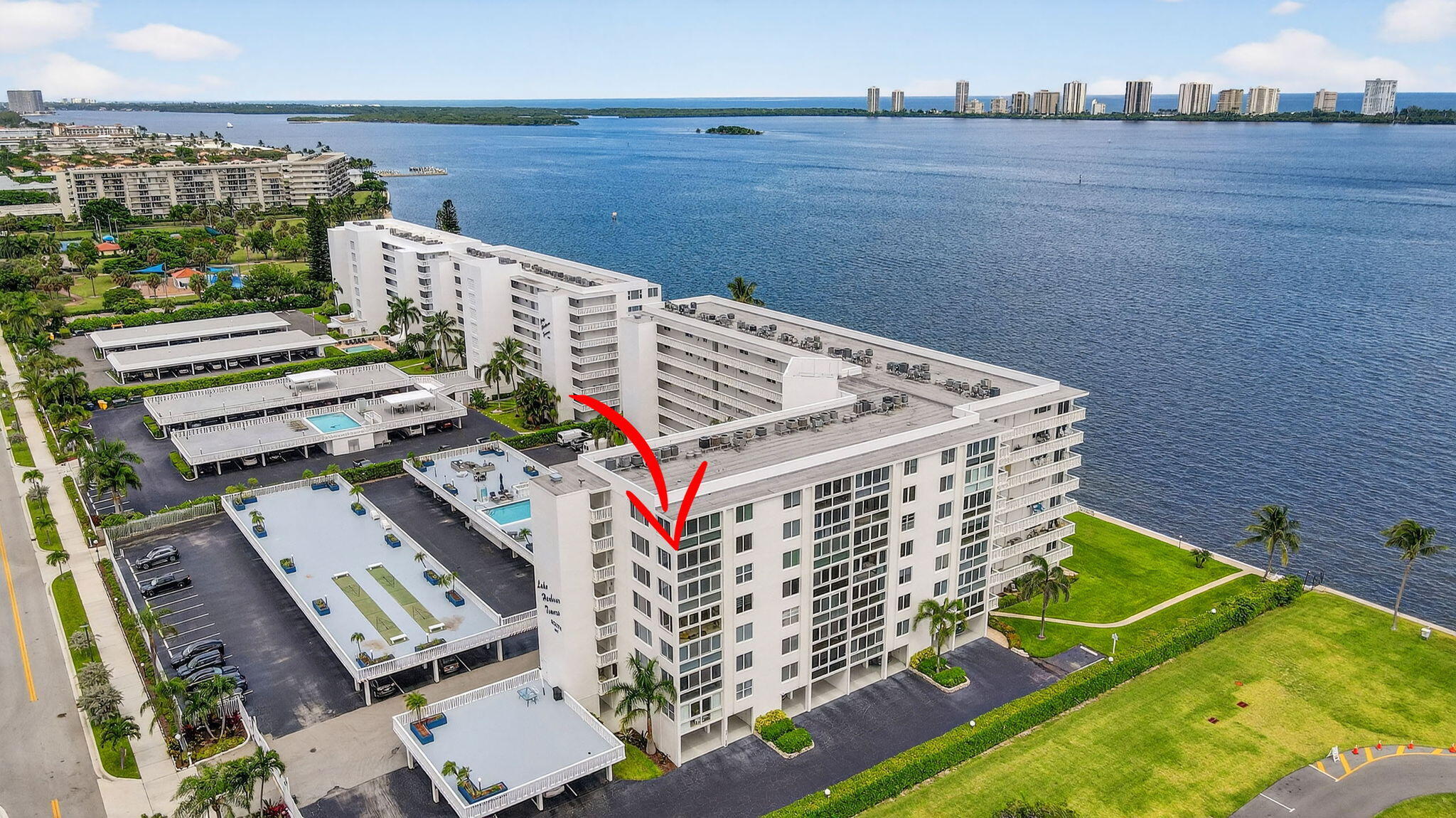 Lake Harbour Towers South - Residential