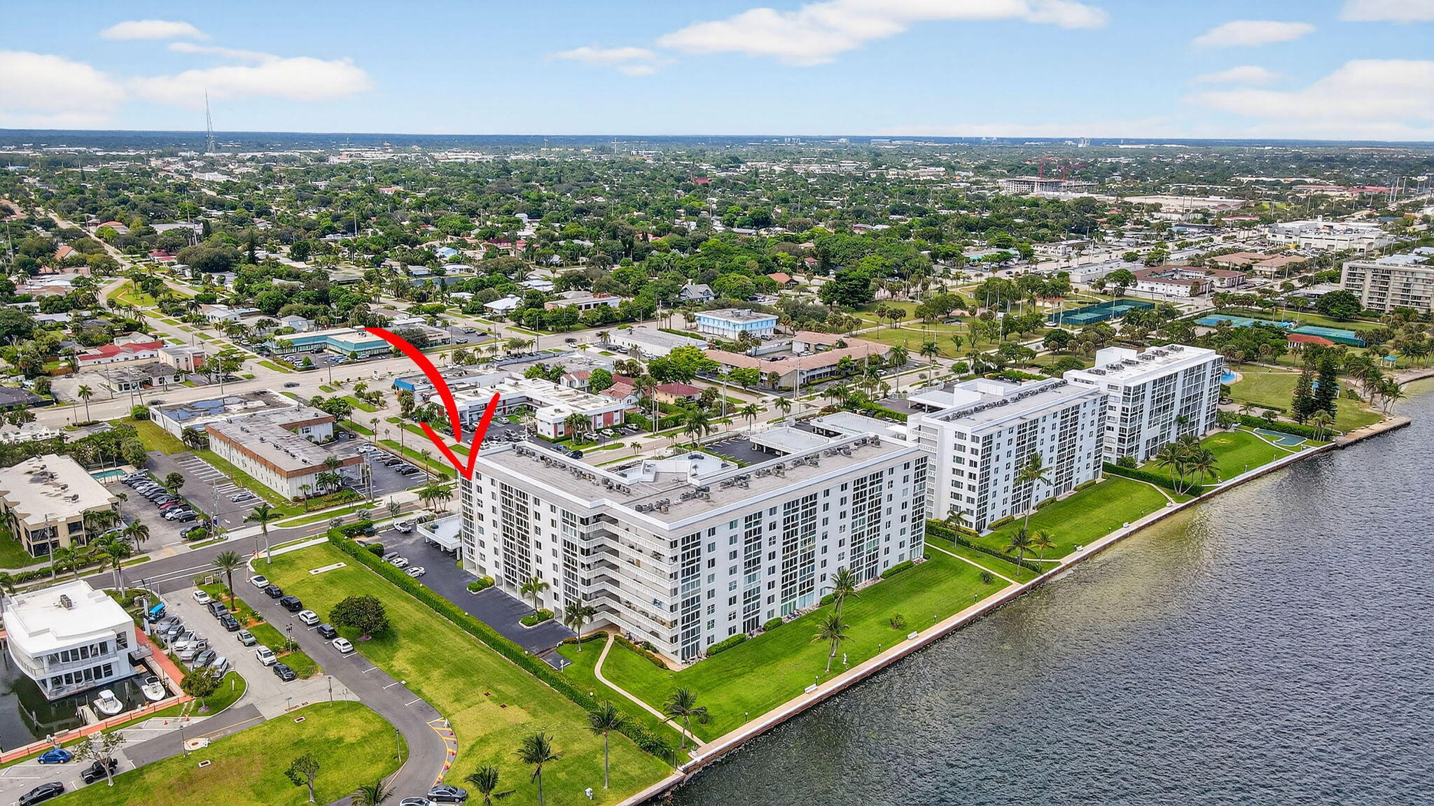 Lake Harbour Towers South - Residential