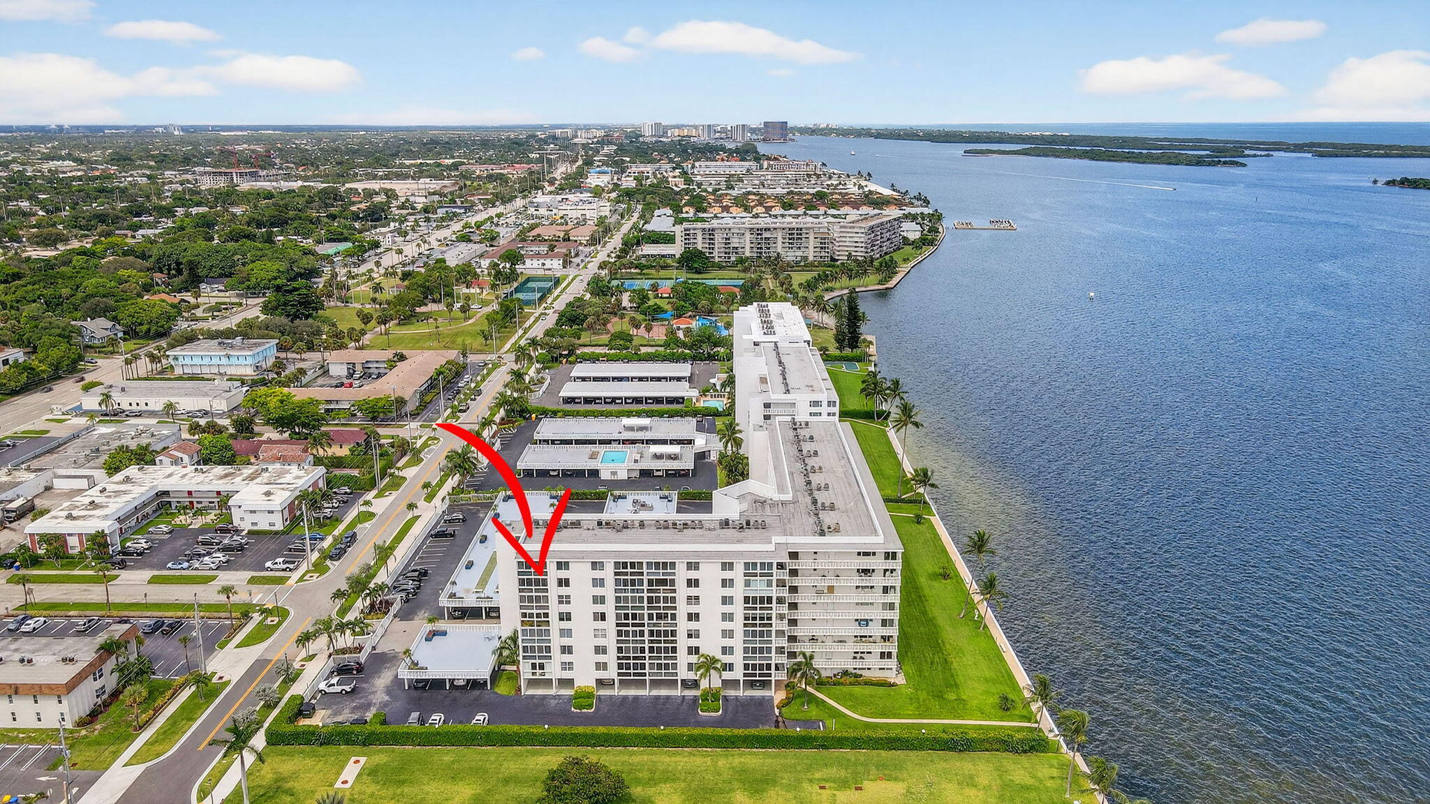 Lake Harbour Towers South - Residential