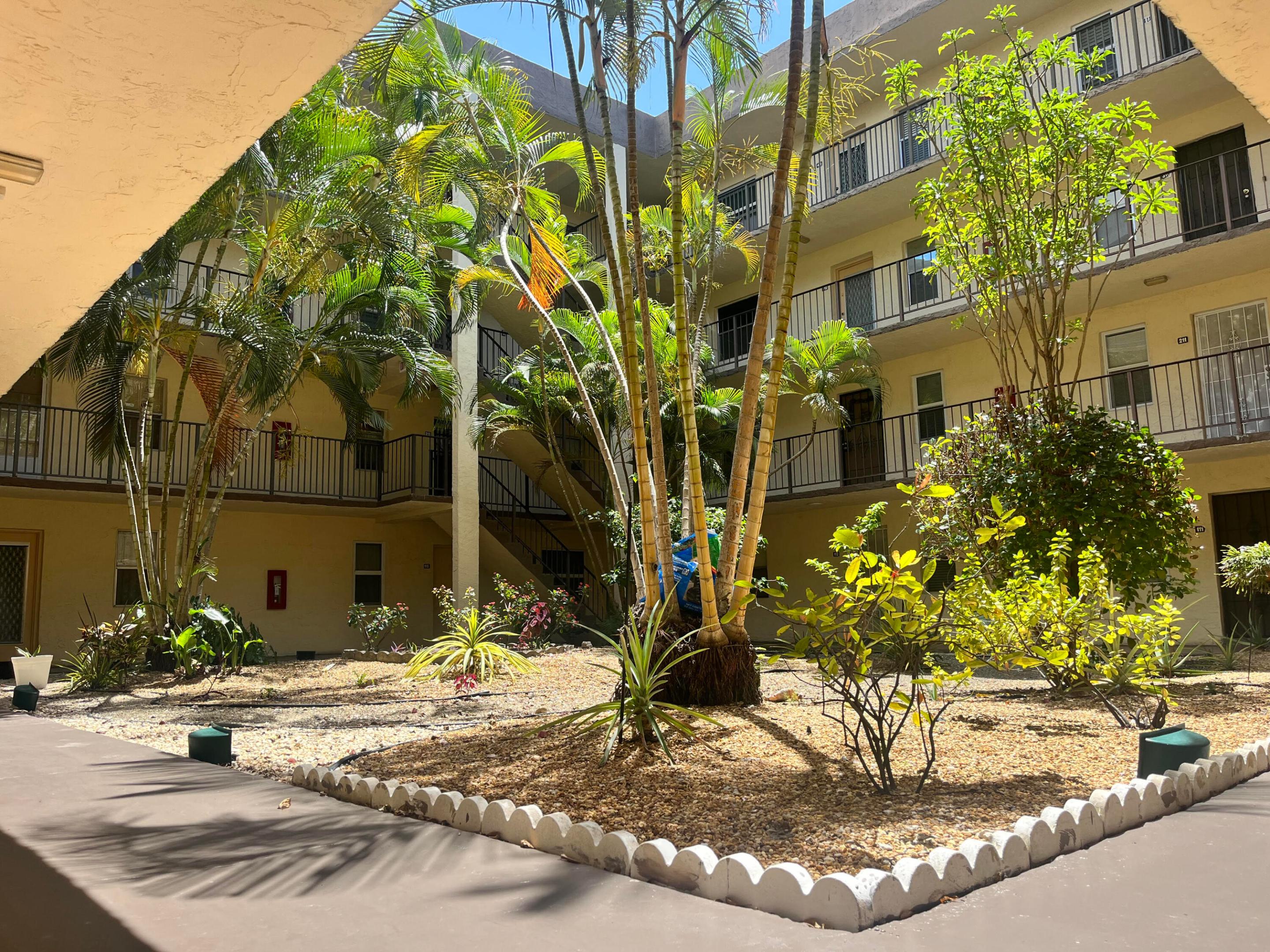 ...Beautiful condo located in a 55+ community in Lauderdale Lakes. This condo has two bedrooms and two renovated bathrooms, beautiful natural light, and a furnished balcony. It is a lovely, very active community with bingo, dancing, tennis, pickleball, swimming pool, sauna, gym, and billiards table.   Building located 15 minutes from the beautiful Fort Lauderdale beach, several shops nearby, and activities. Available and easy to visit.    W Oakland Park Blvd to Somerset Drive, turn South & immediate right after the gatehouse. Follow to Bldg H.