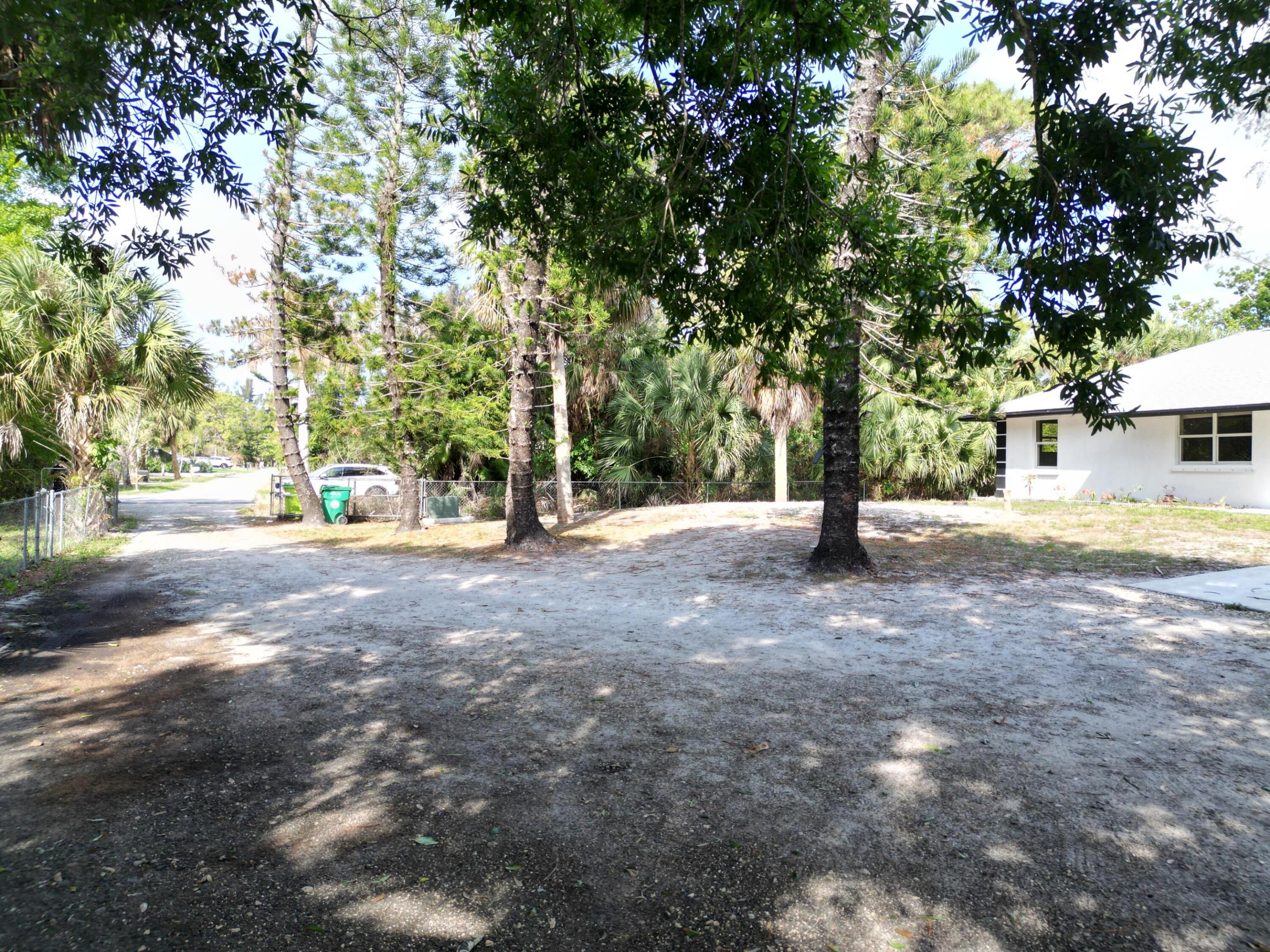 LOXAHATCHEE GROVES - Residential